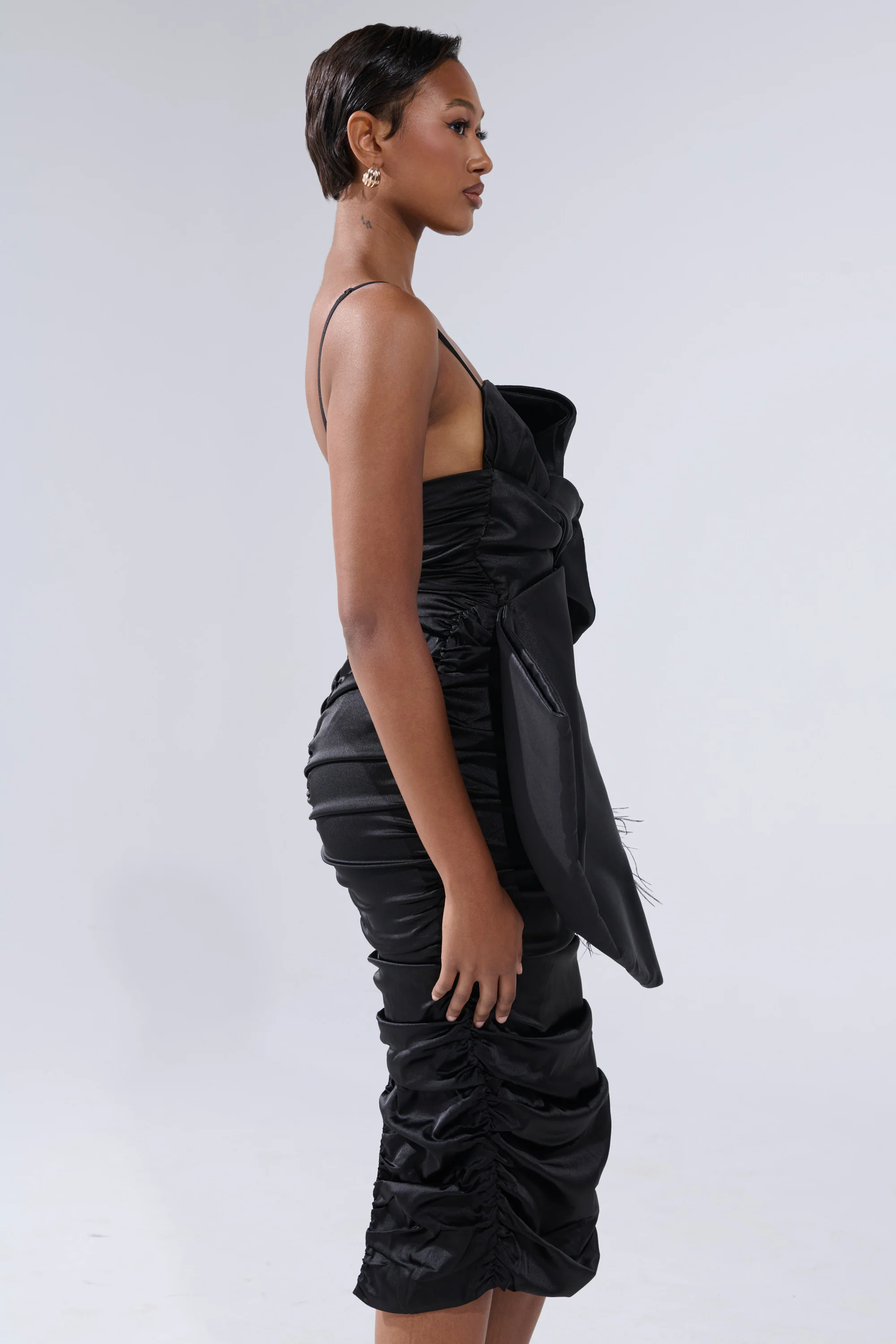 ONE OF ONE BOW MIDI DRESS IN BLACK - Image 5
