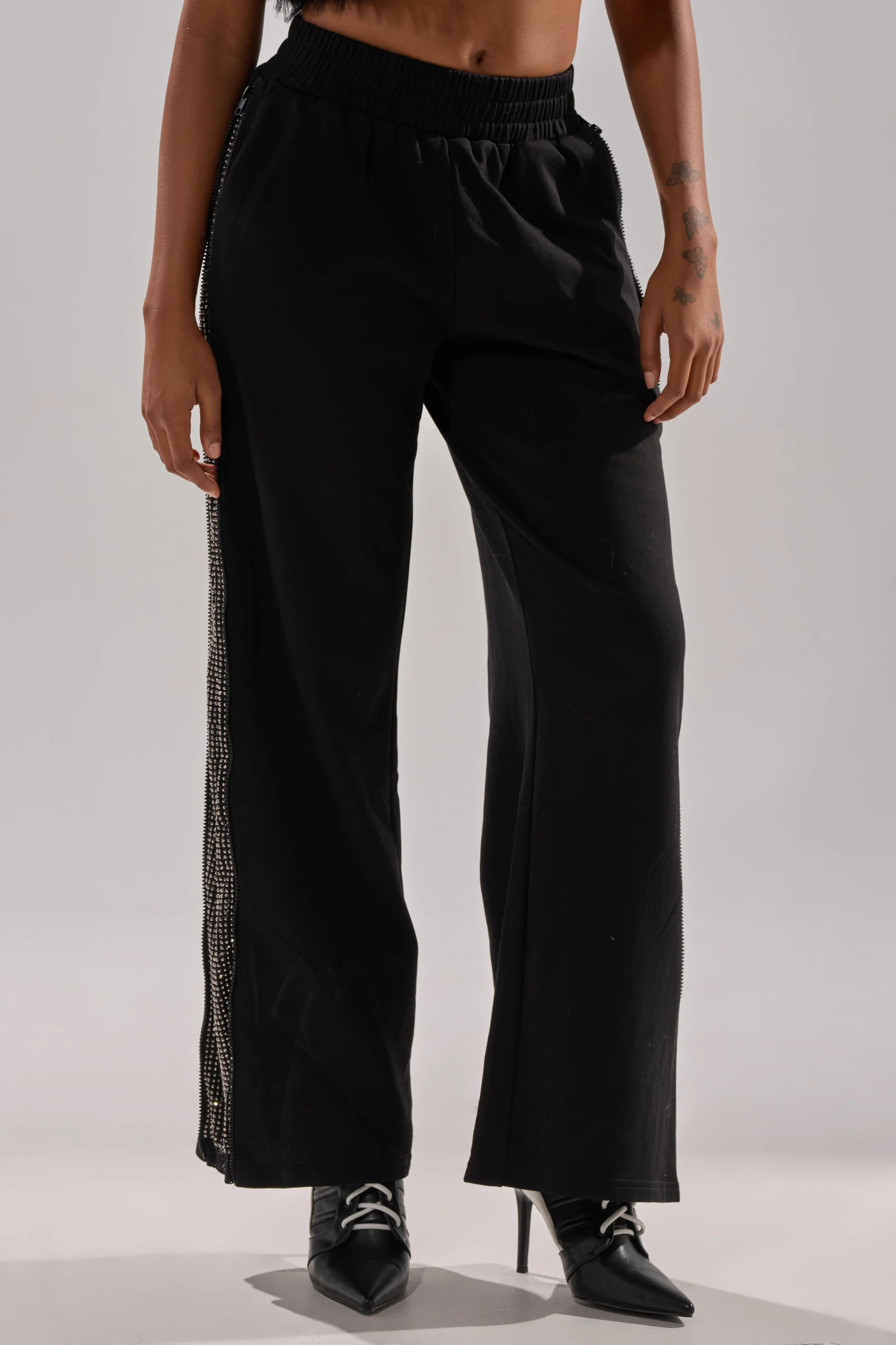 OPEN UP WIDE LEG JOGGER WITH RHINESTONE - Image 4