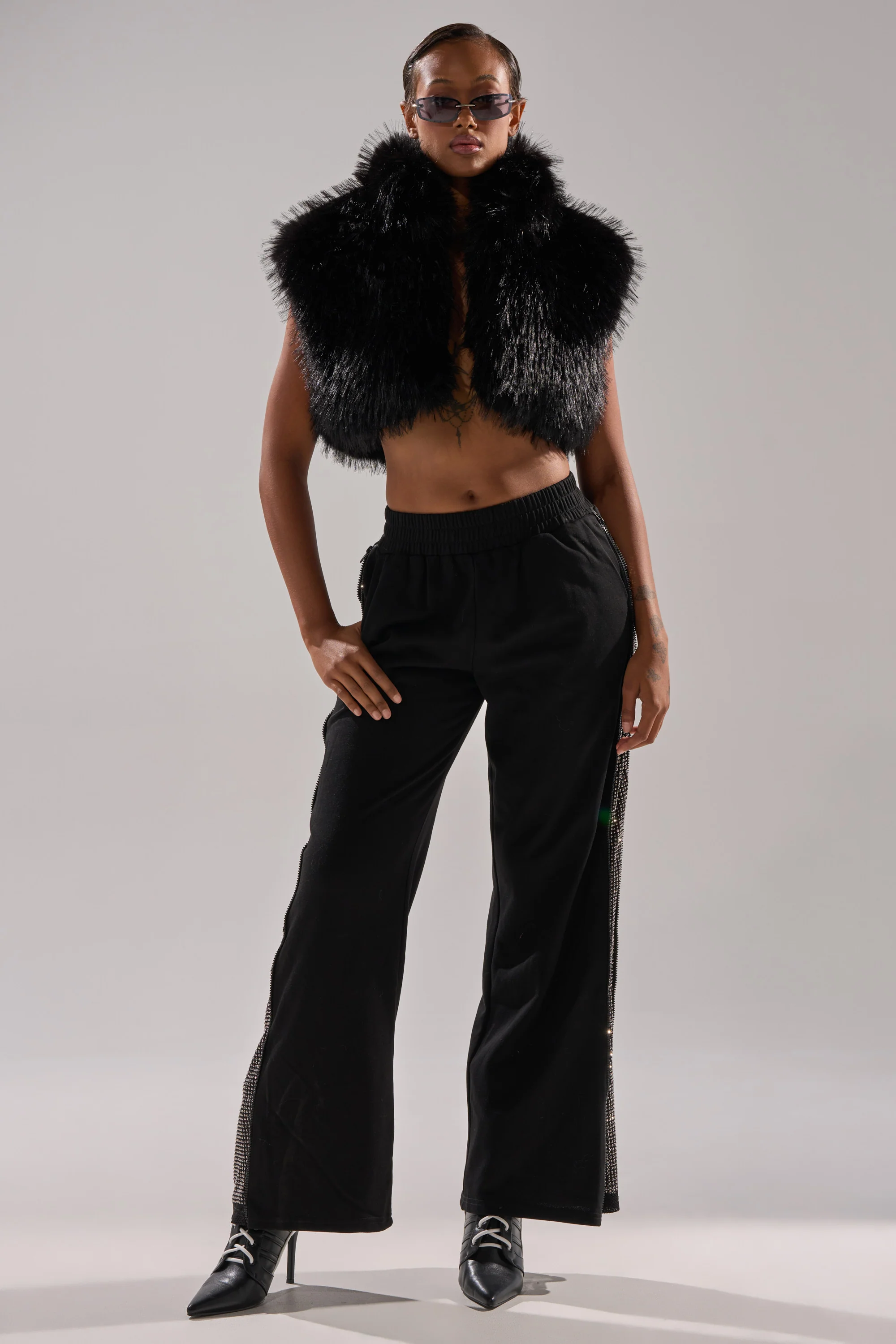 OPEN UP WIDE LEG JOGGER WITH RHINESTONE - Image 7