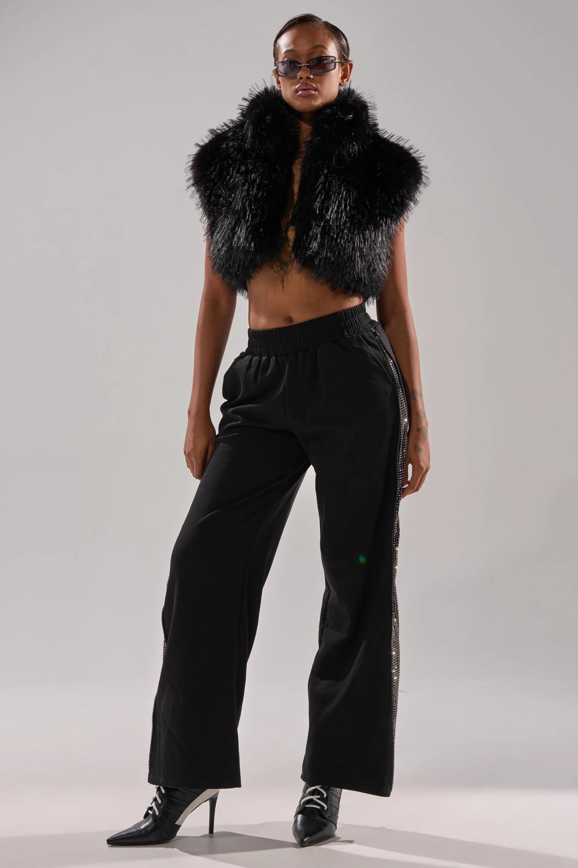 OPEN UP WIDE LEG JOGGER WITH RHINESTONE - Image 8