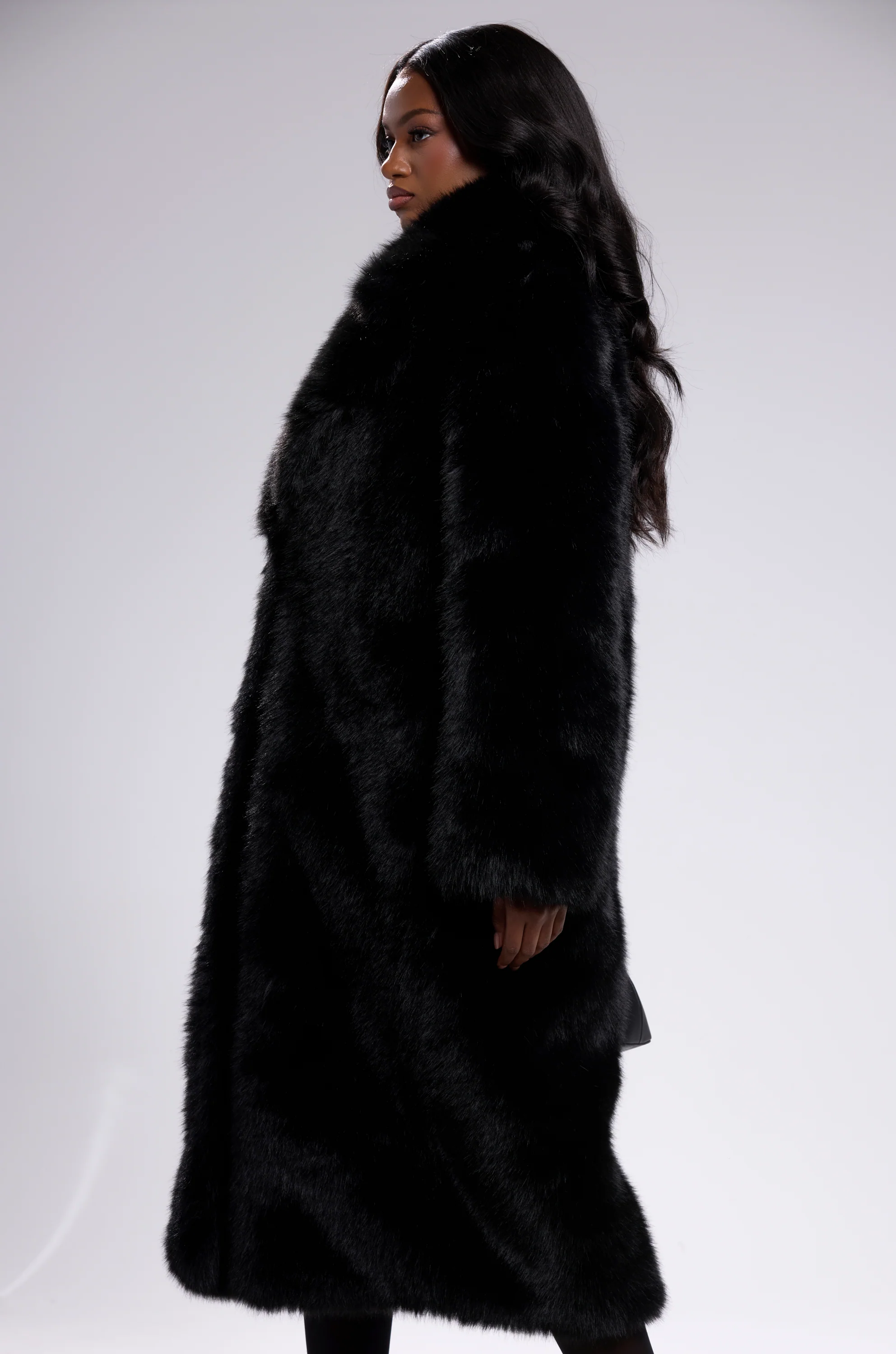 OSLO FAUX FUR COAT IN BLACK - Image 7