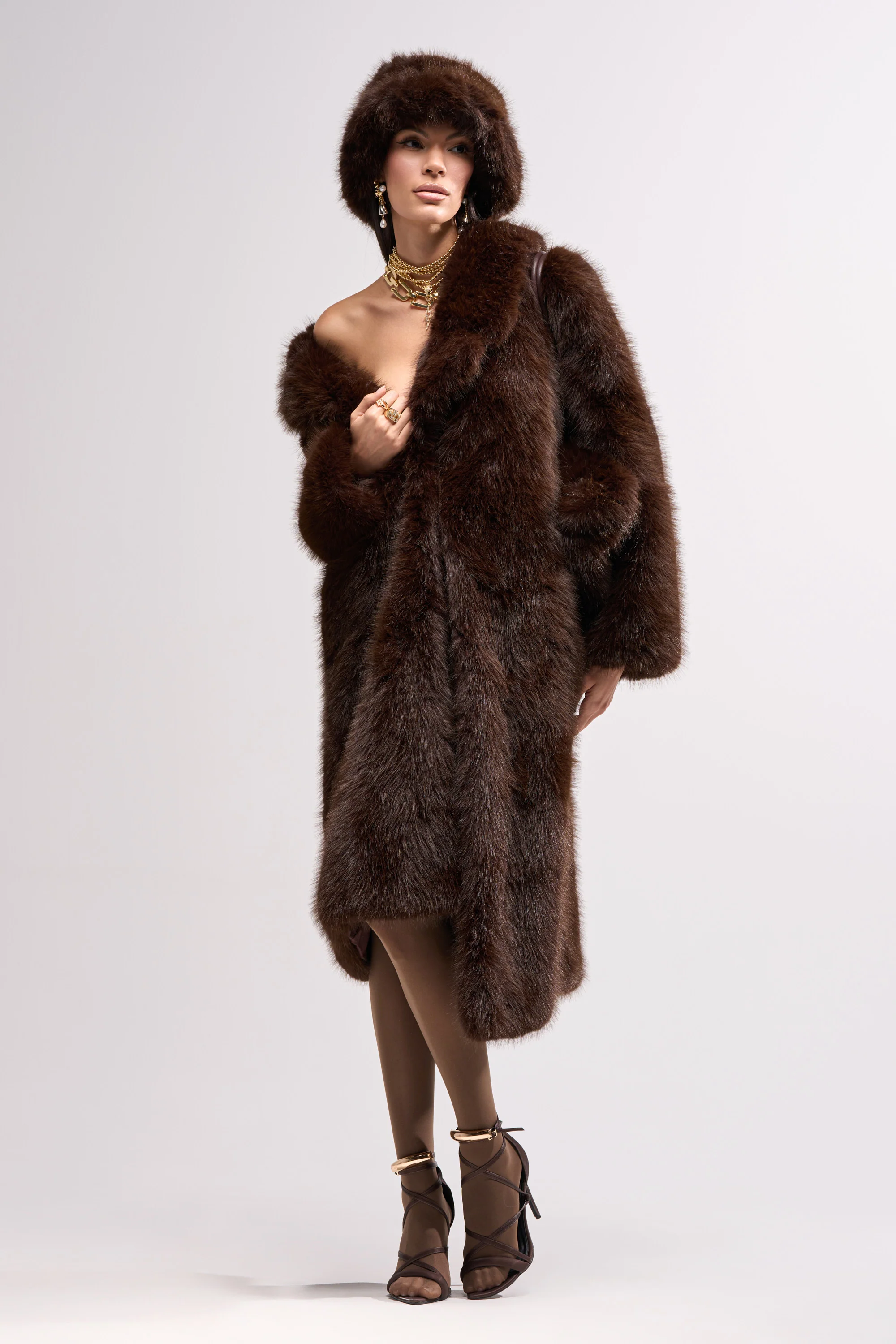 OSLO FAUX FUR COAT IN CHOCOLATE - Image 3