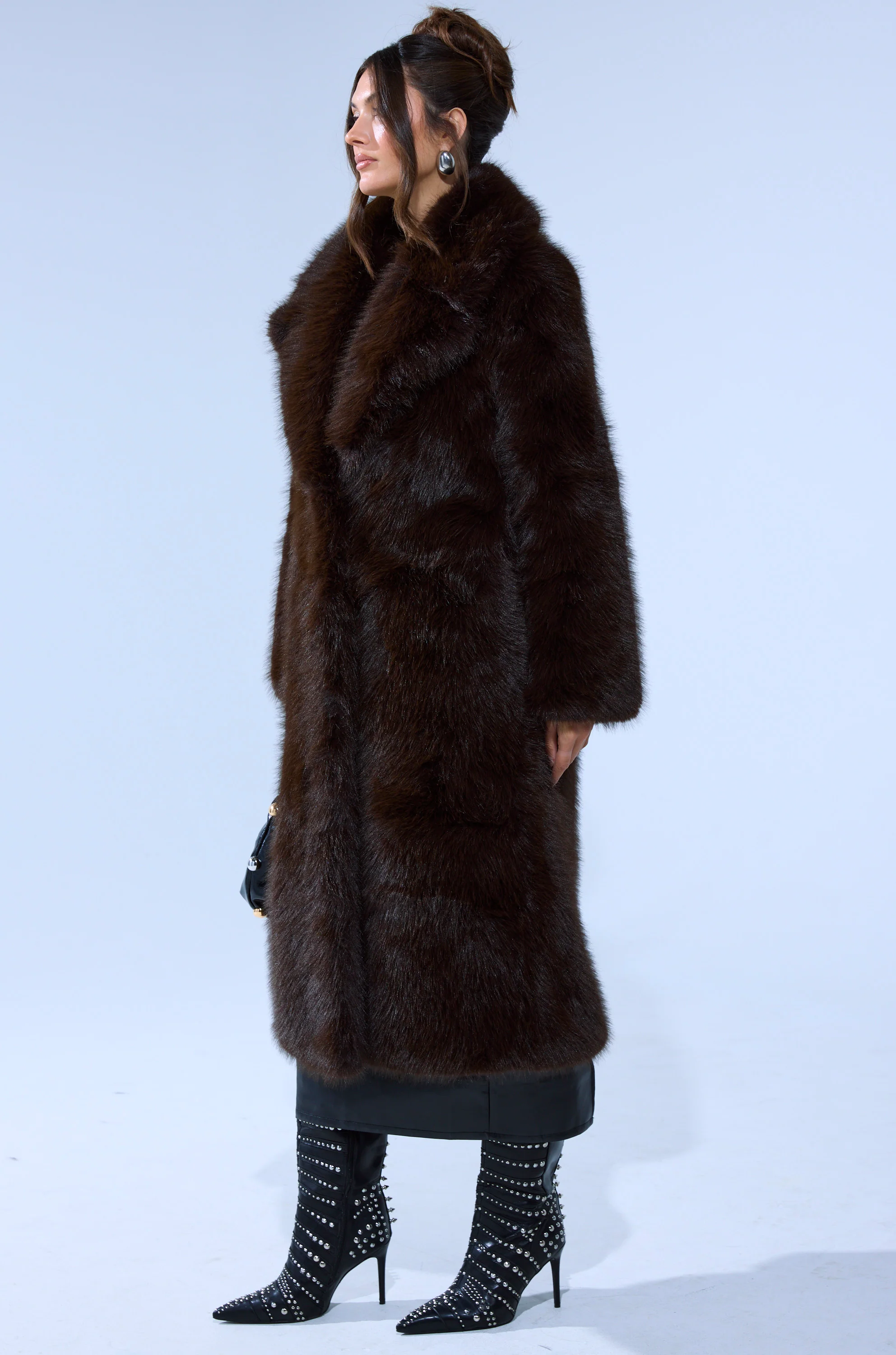 OSLO FAUX FUR COAT IN CHOCOLATE - Image 9