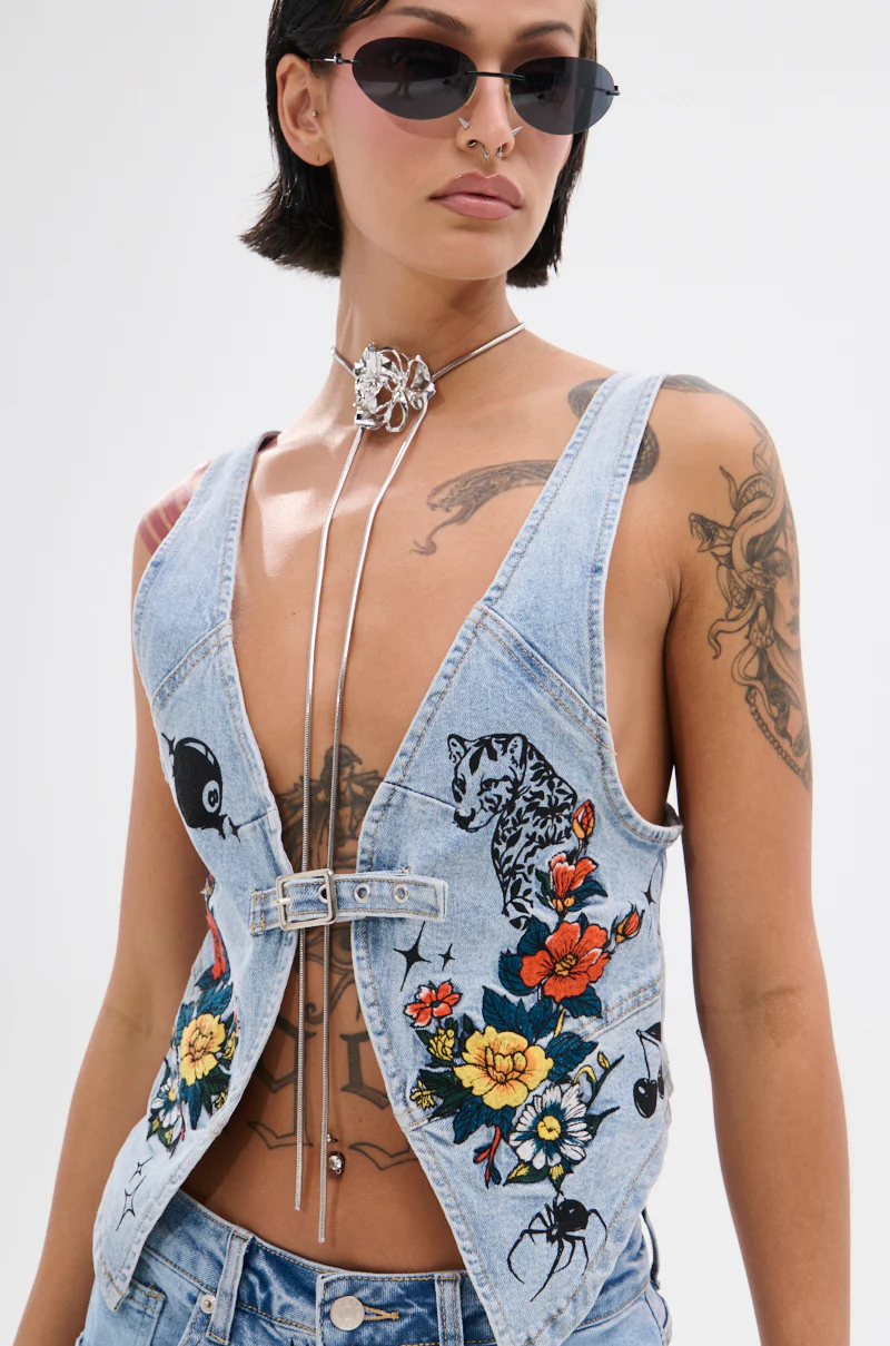 OUT OF MY LEAGUE DENIM HALTER TOP - Image 3