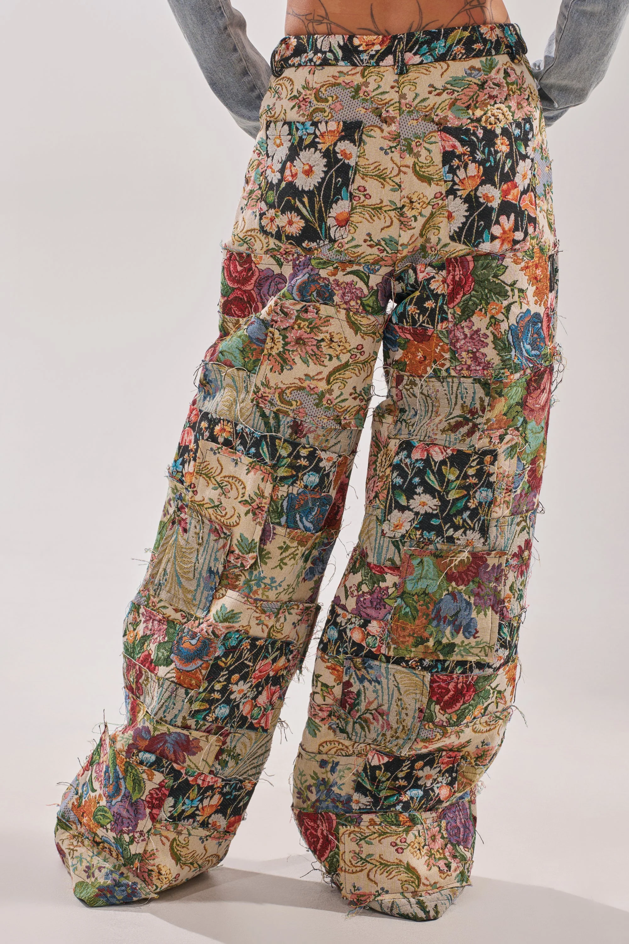 OUT OF MY MIND TAPESTRY PANT - Image 4