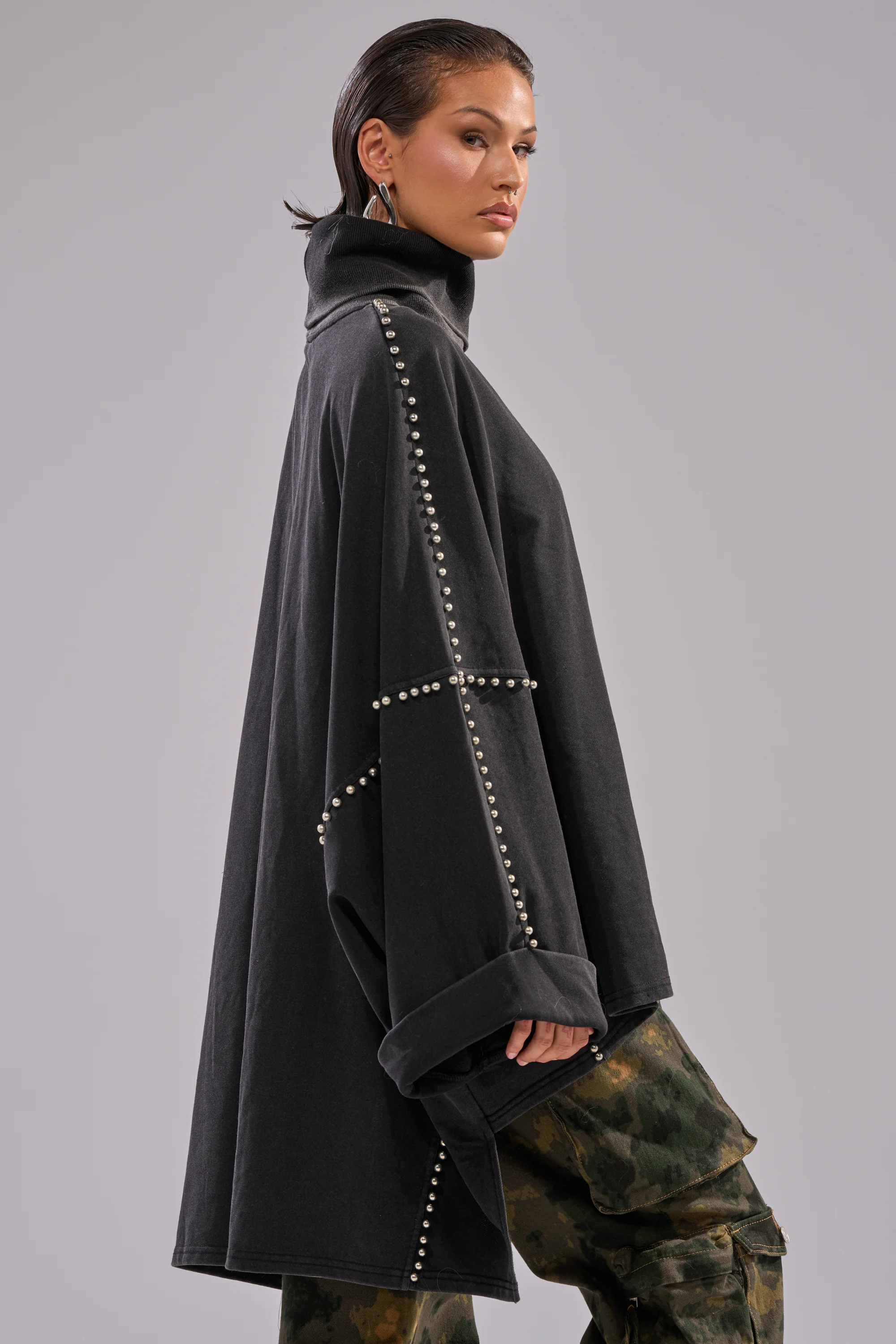 OVER IT TURTLE NECK OVERSIZED SWEATSHIRT - Image 4