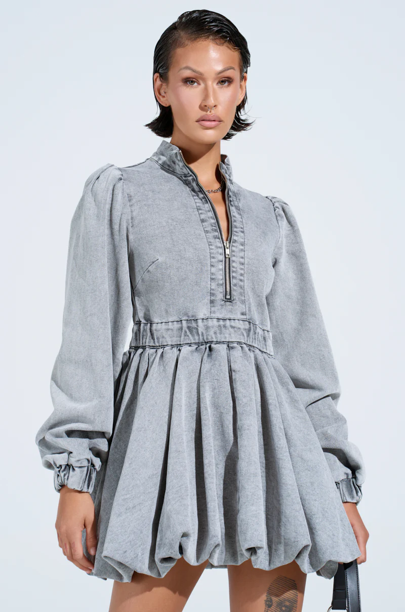 PASS THE BUBBLY DENIM MINI DRESS IN LIGHT GREY - Image 3