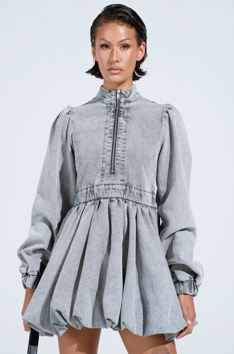 PASS THE BUBBLY DENIM MINI DRESS IN LIGHT GREY - Image 4