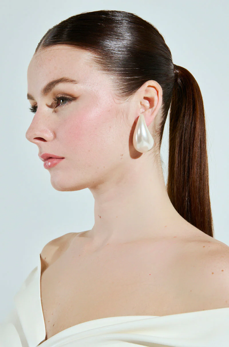PEARLESCENT VIBES STATEMENT EARRING - Image 3