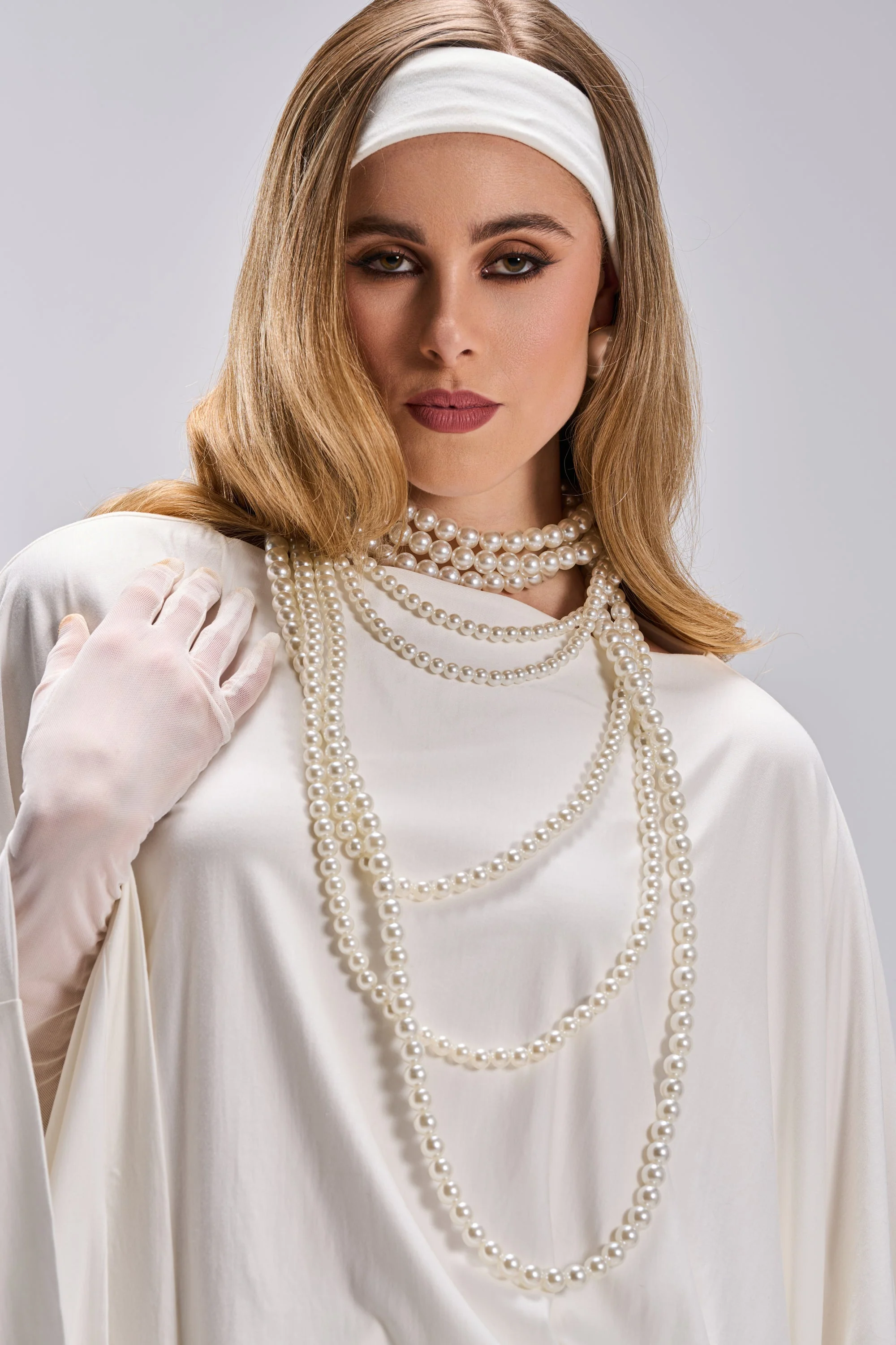 PENELOPE STATEMENT PEARL NECKLACE - Image 2