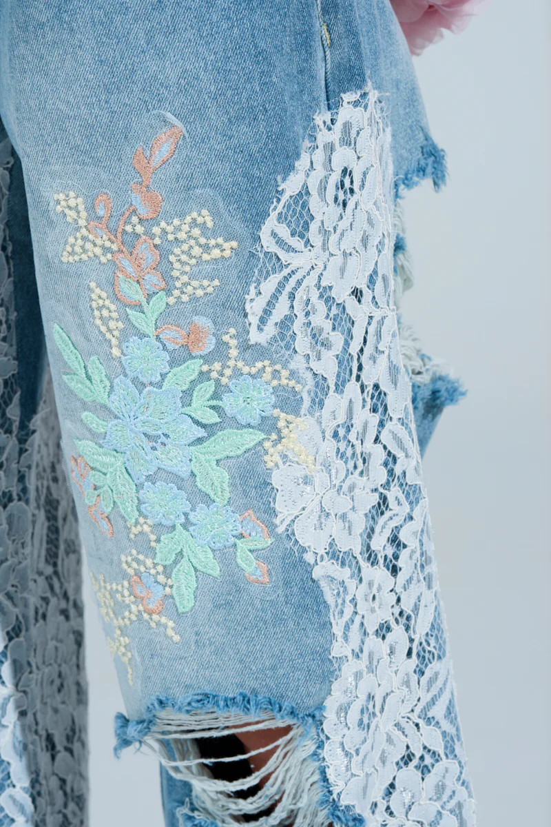 PICKING PETALS FLORAL AND LACE DETAIL DENIM PANTS - Image 14