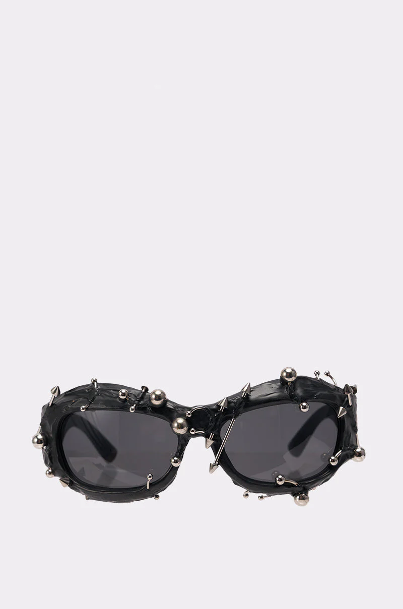 PIERCED VIBES SUNGLASSES