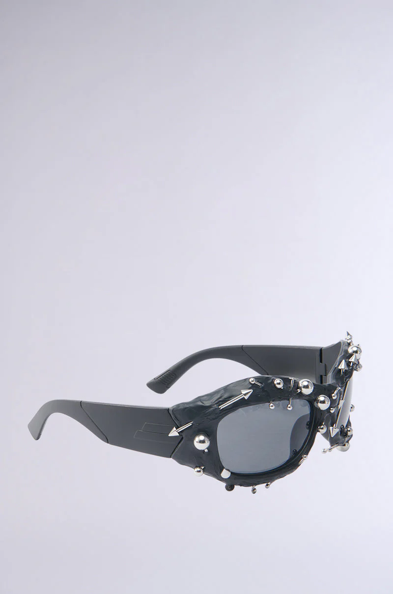 PIERCED VIBES SUNGLASSES - Image 6