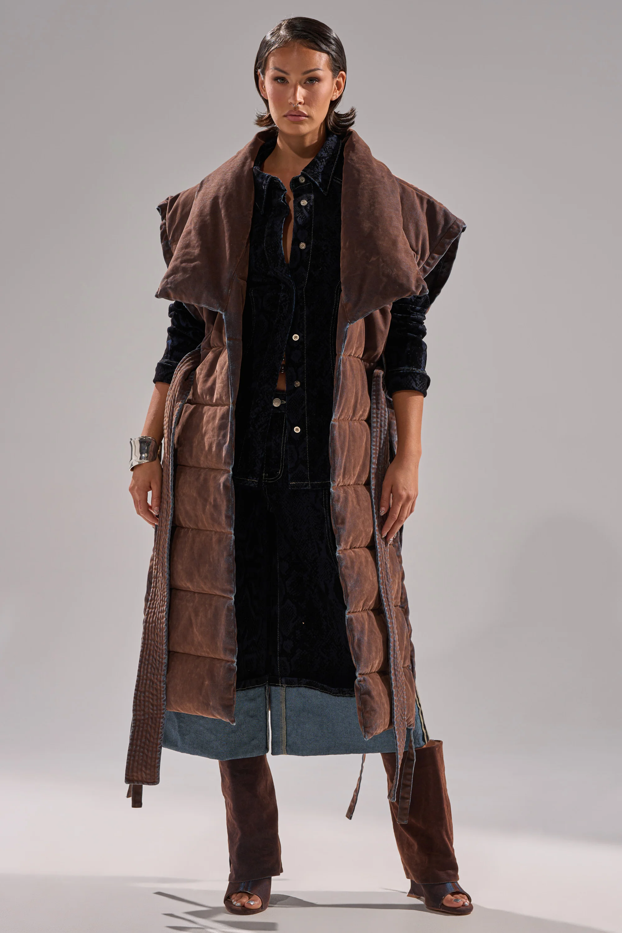 PILOT JONES LONGLINE PUFFER VEST IN VELVET DENIM - Image 7