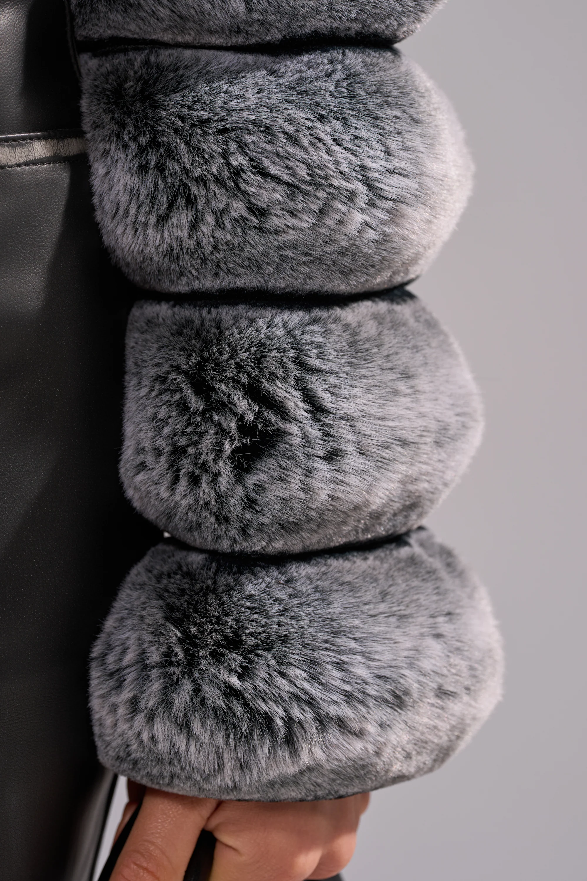 POPCORN FAUX FUR IN GREY - Image 11