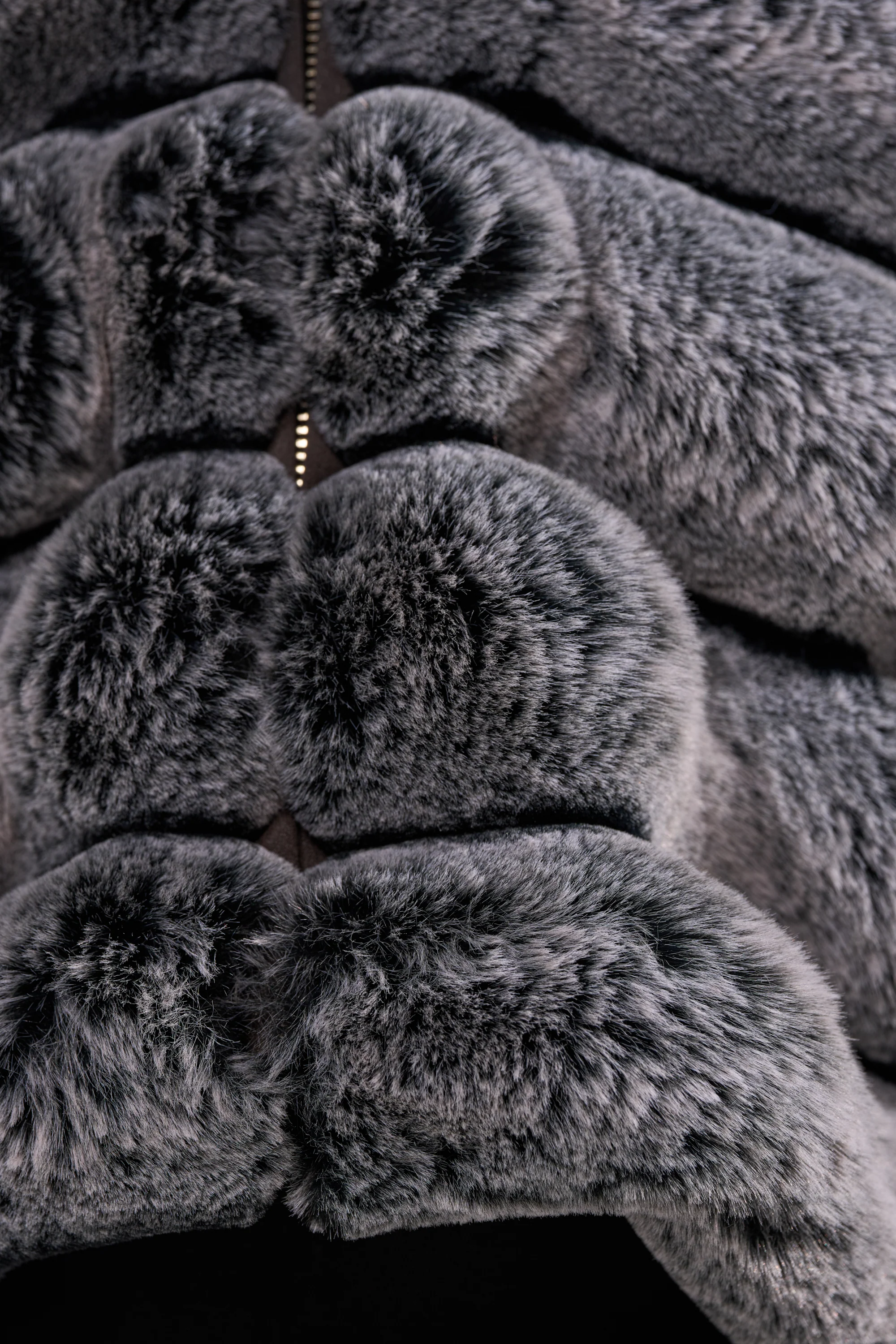 POPCORN FAUX FUR IN GREY - Image 12