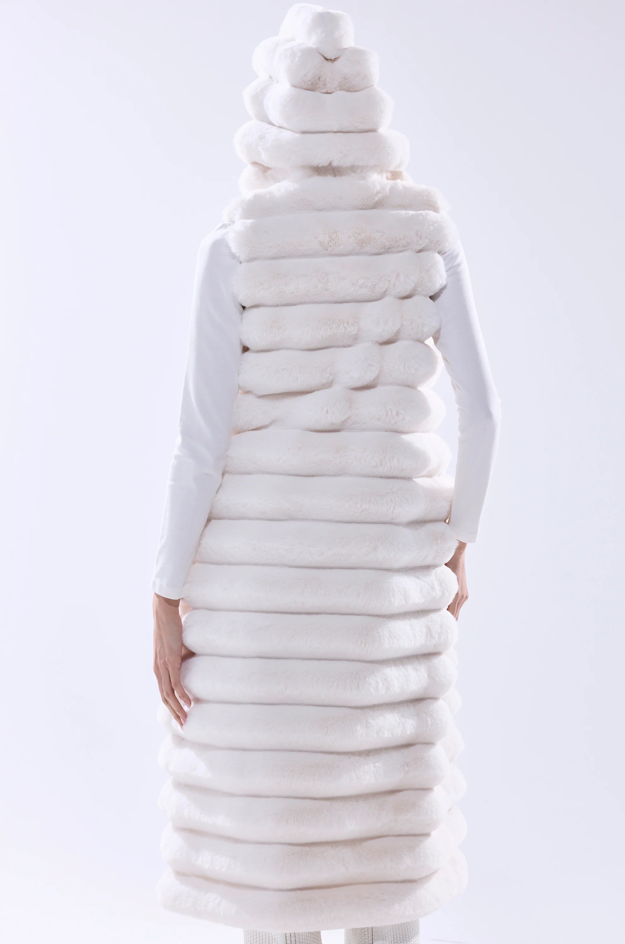 POPPY FAUX FUR HOODED VEST - Image 9