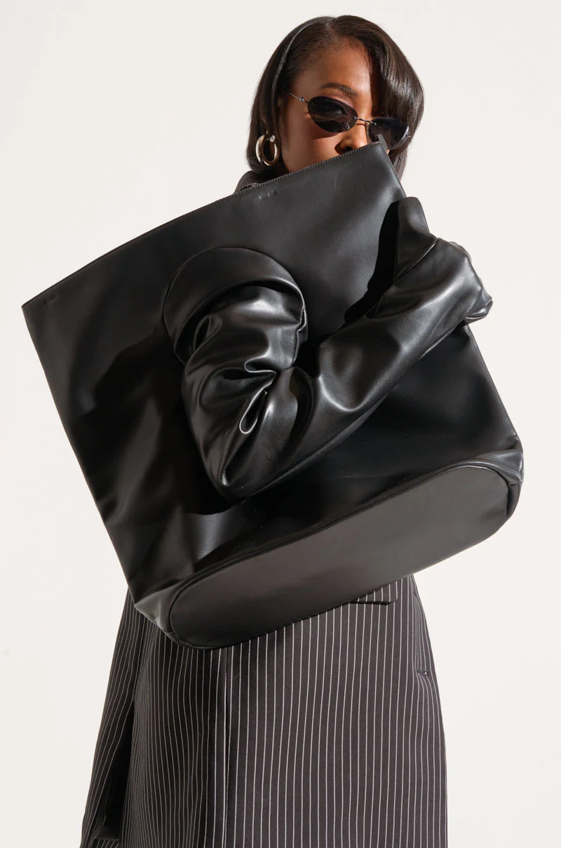 POST ME GLOVE PURSE - Image 9