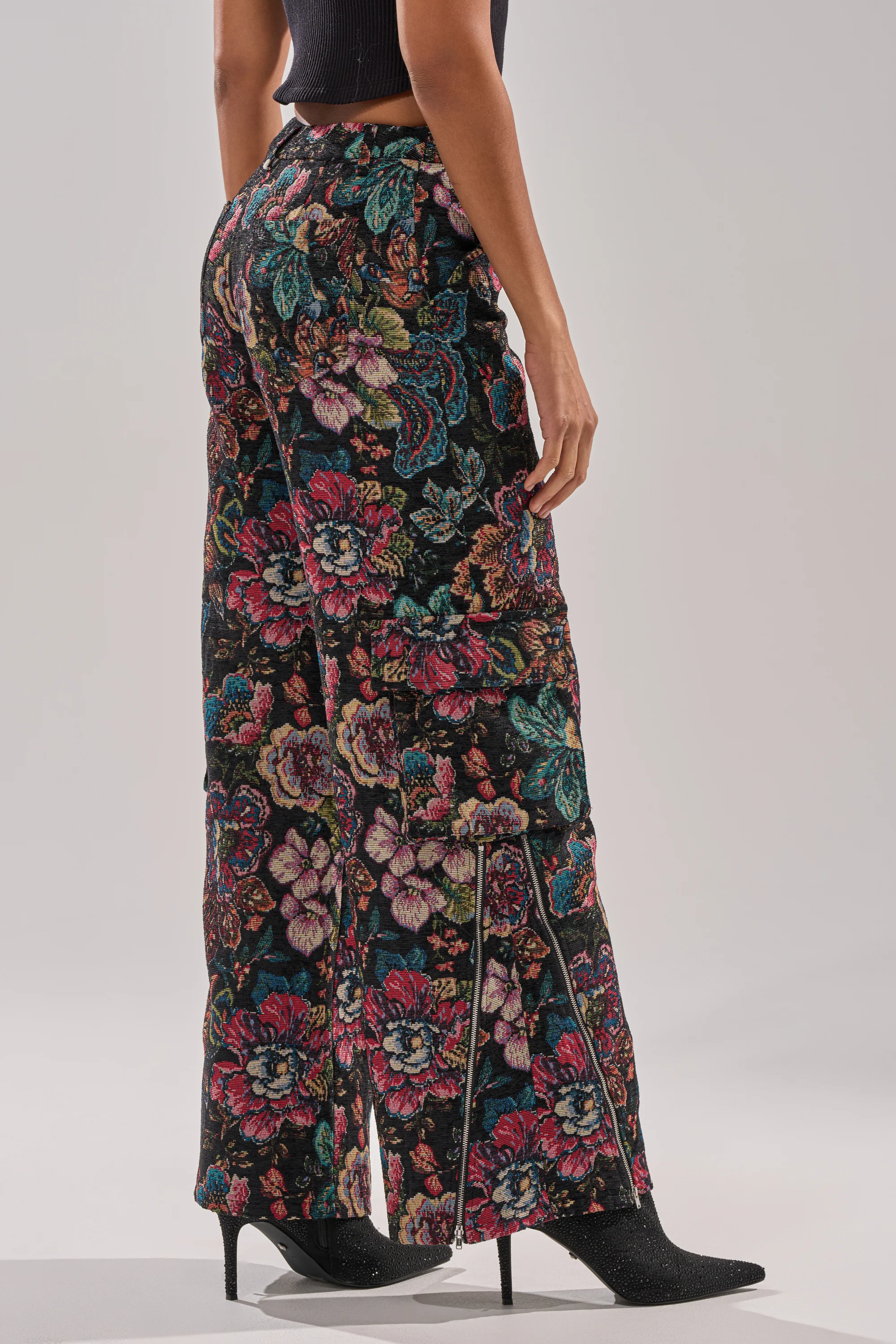 PRETTY LITTLE LADY BROCADE TROUSER - Image 3