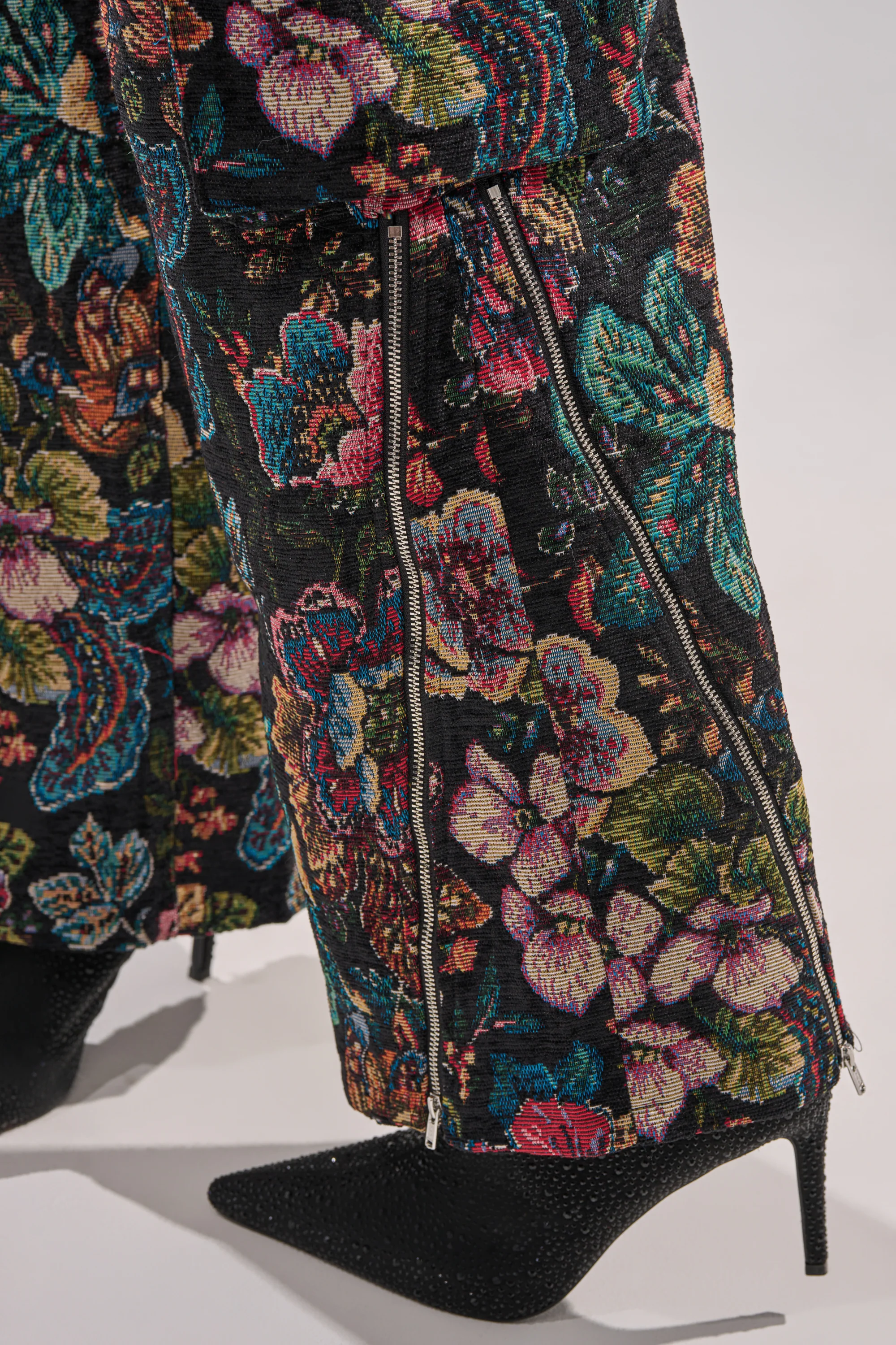 PRETTY LITTLE LADY BROCADE TROUSER - Image 8