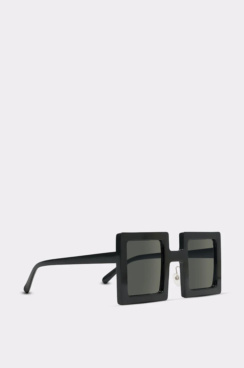REALLY LIKE THAT SUNGLASSES - Image 3