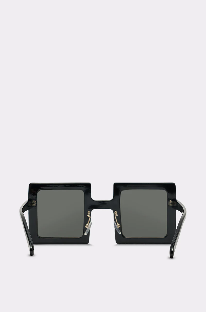 REALLY LIKE THAT SUNGLASSES - Image 4