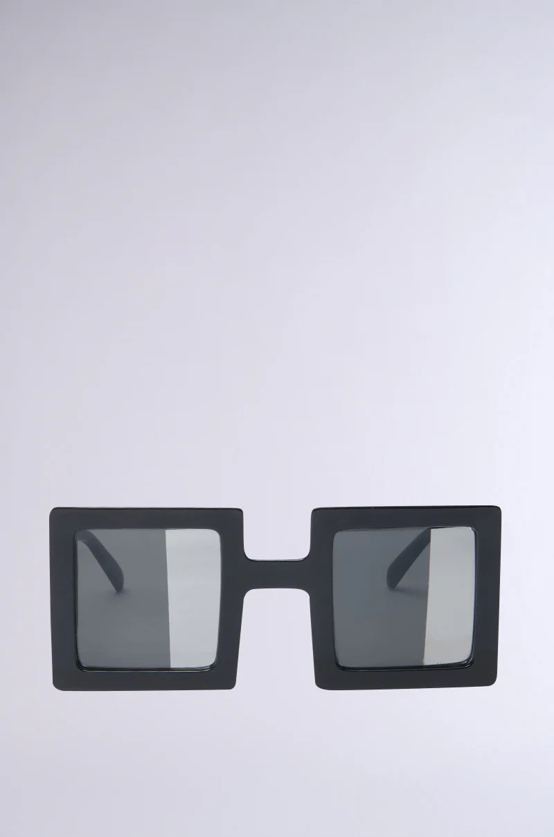 REALLY LIKE THAT SUNGLASSES - Image 6