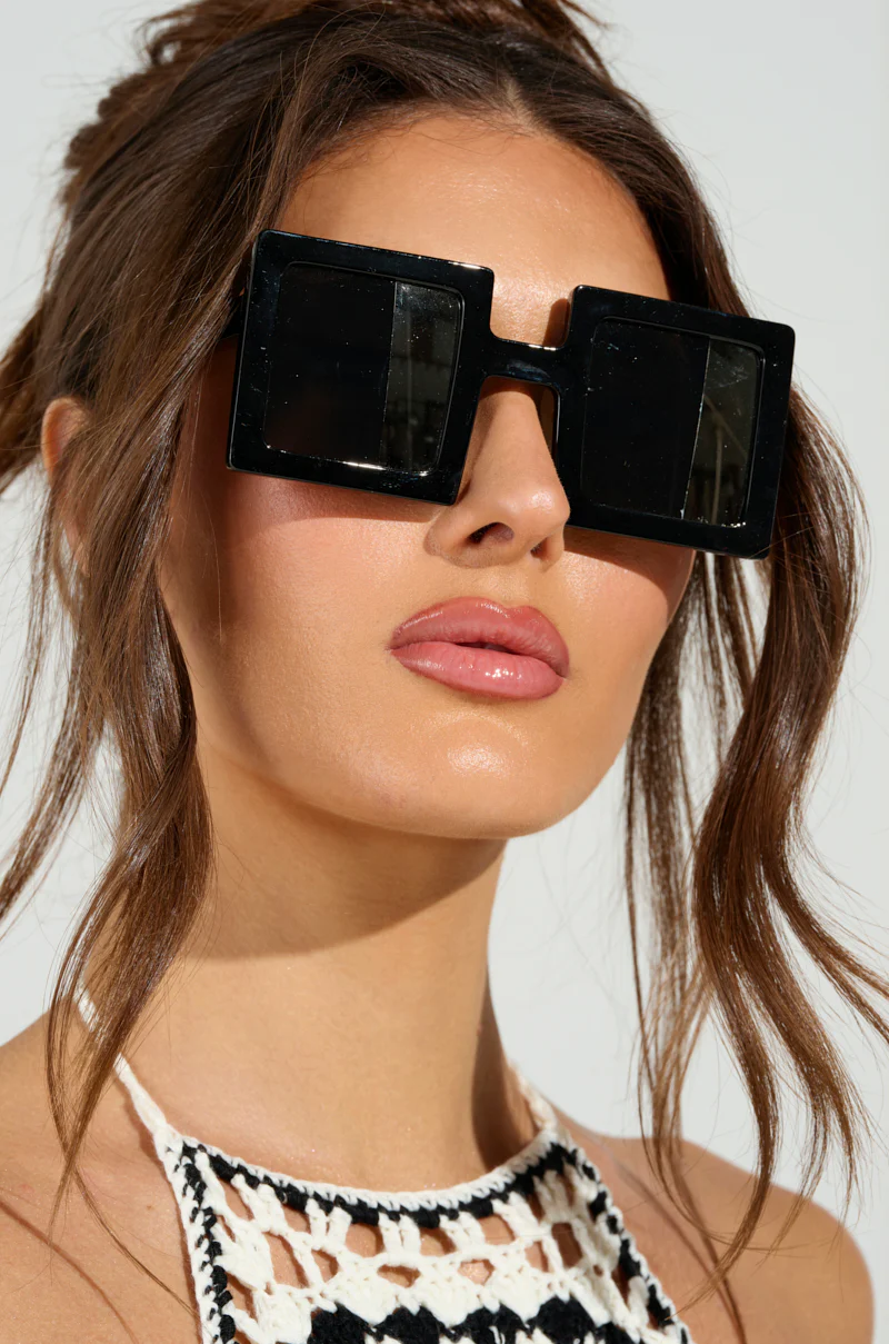 REALLY LIKE THAT SUNGLASSES - Image 7