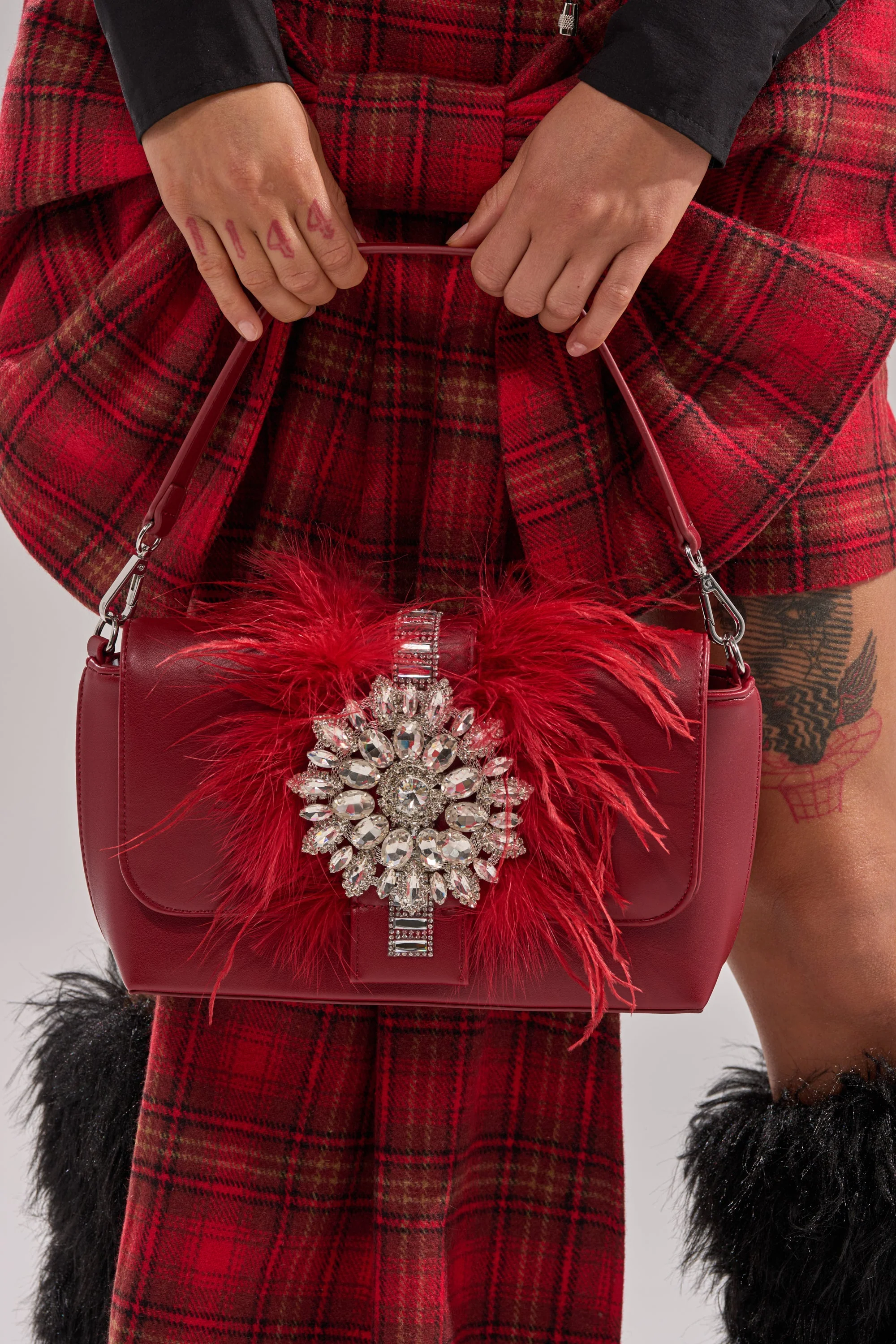 RED CARPET EMBELLISHED PURSE - Image 3