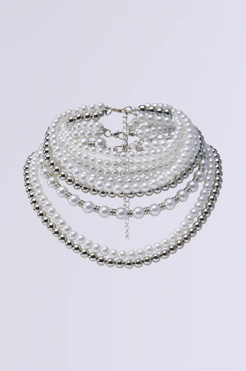 REGAL VIBES LAYERED NECKLACE - Image 4
