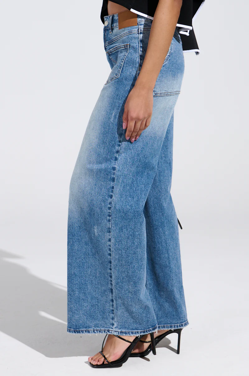 REVERSE REVERSE MEDIUM WASH JEANS - Image 4