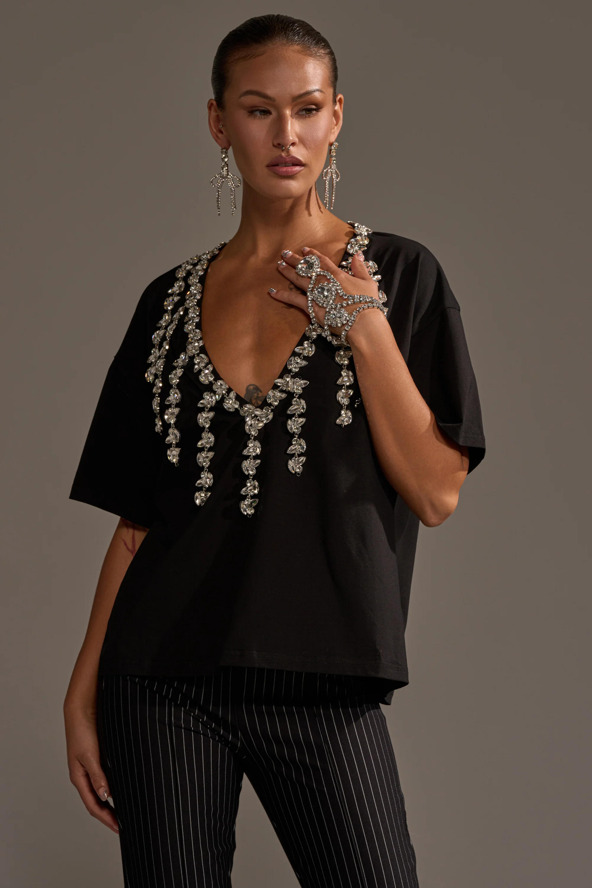 RHINESTONE QUEEN OVERSIZED TEE - Image 2