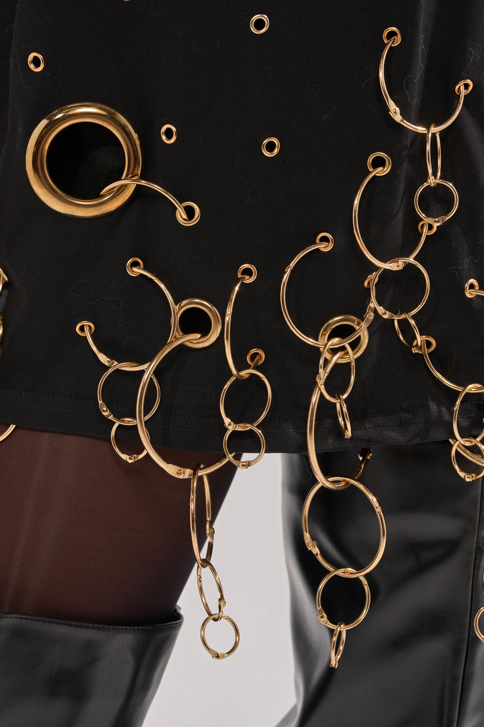 RING AROUND ME OVERSIZED TEE - Image 11