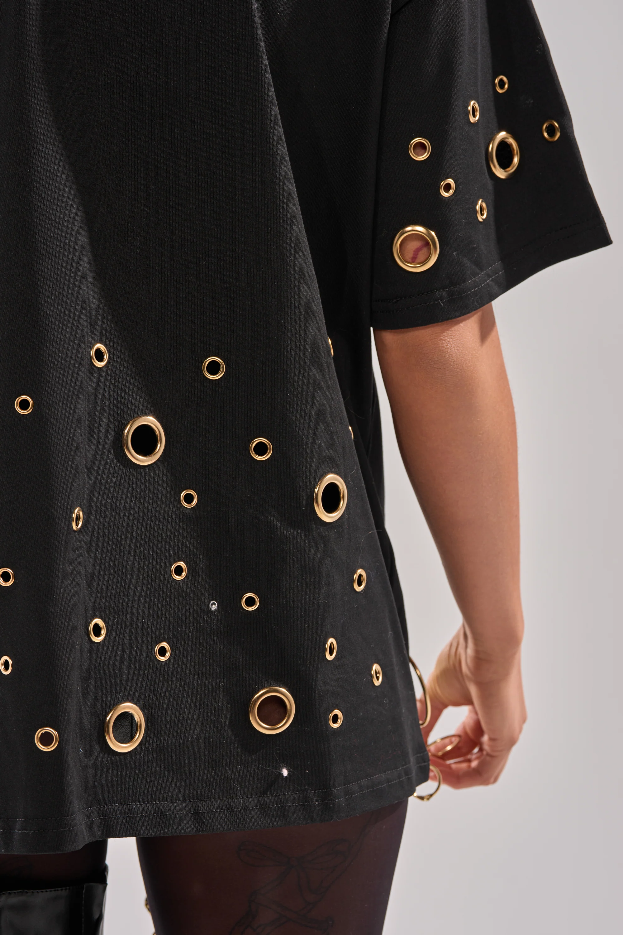 RING AROUND ME OVERSIZED TEE - Image 9