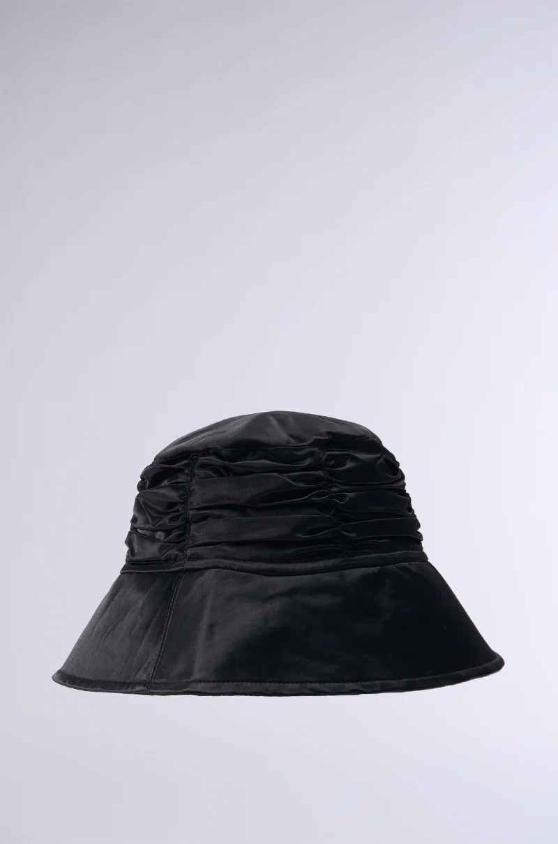 RUCHED BABE SATIN BUCKET HAT - Image 4