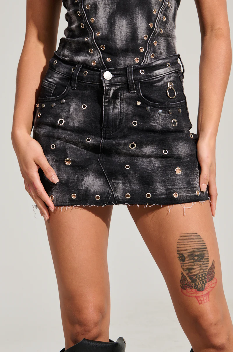 RUN THIS TOWN DENIM MINI SKIRT - Image 7