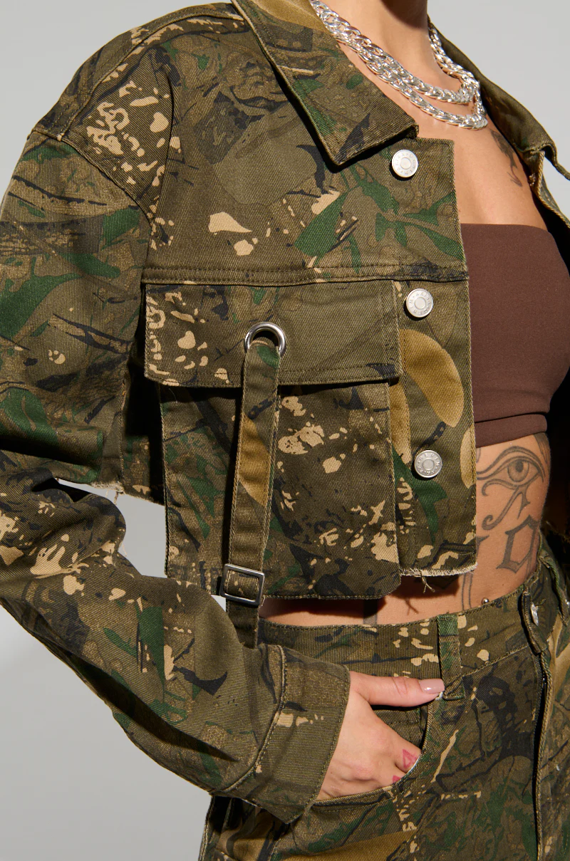 RUNNING FREE CROP JACKET TOP IN CAMO - Image 6