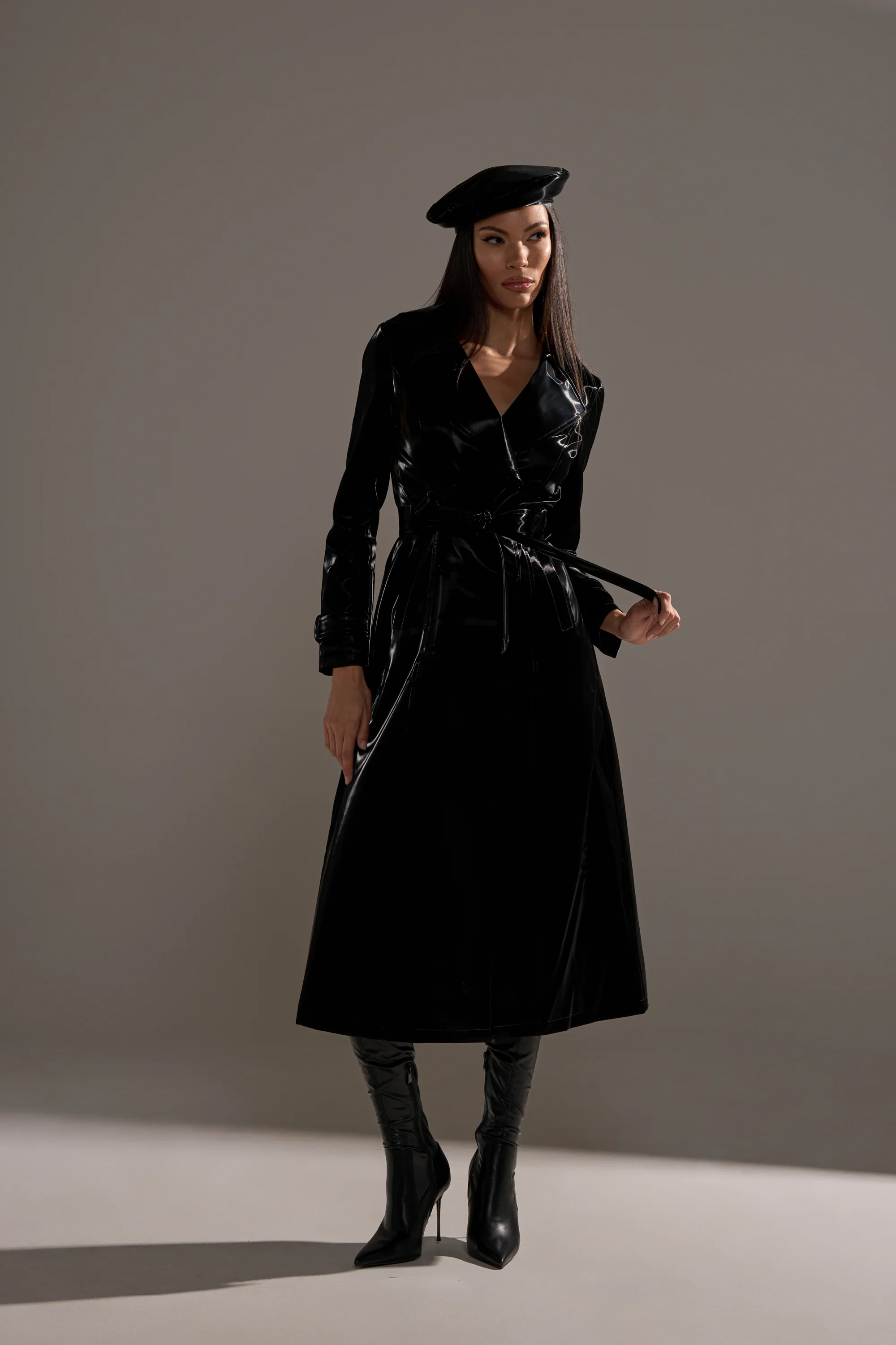 SANDO LIQUID VELVET TRENCH IN BLACK - Image 9