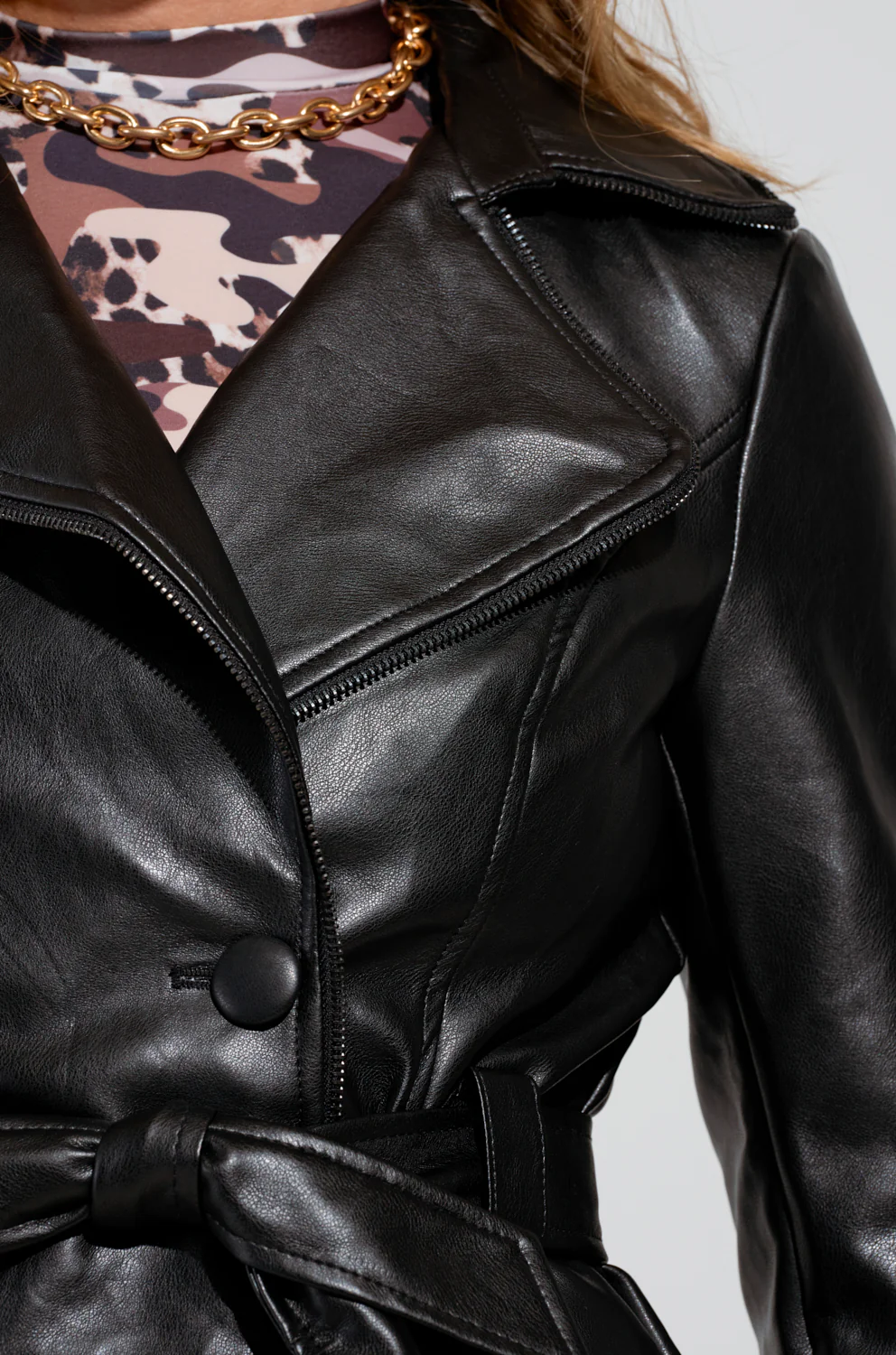 SANDO ZIPPER TRIM TRENCH IN BLACK - Image 6