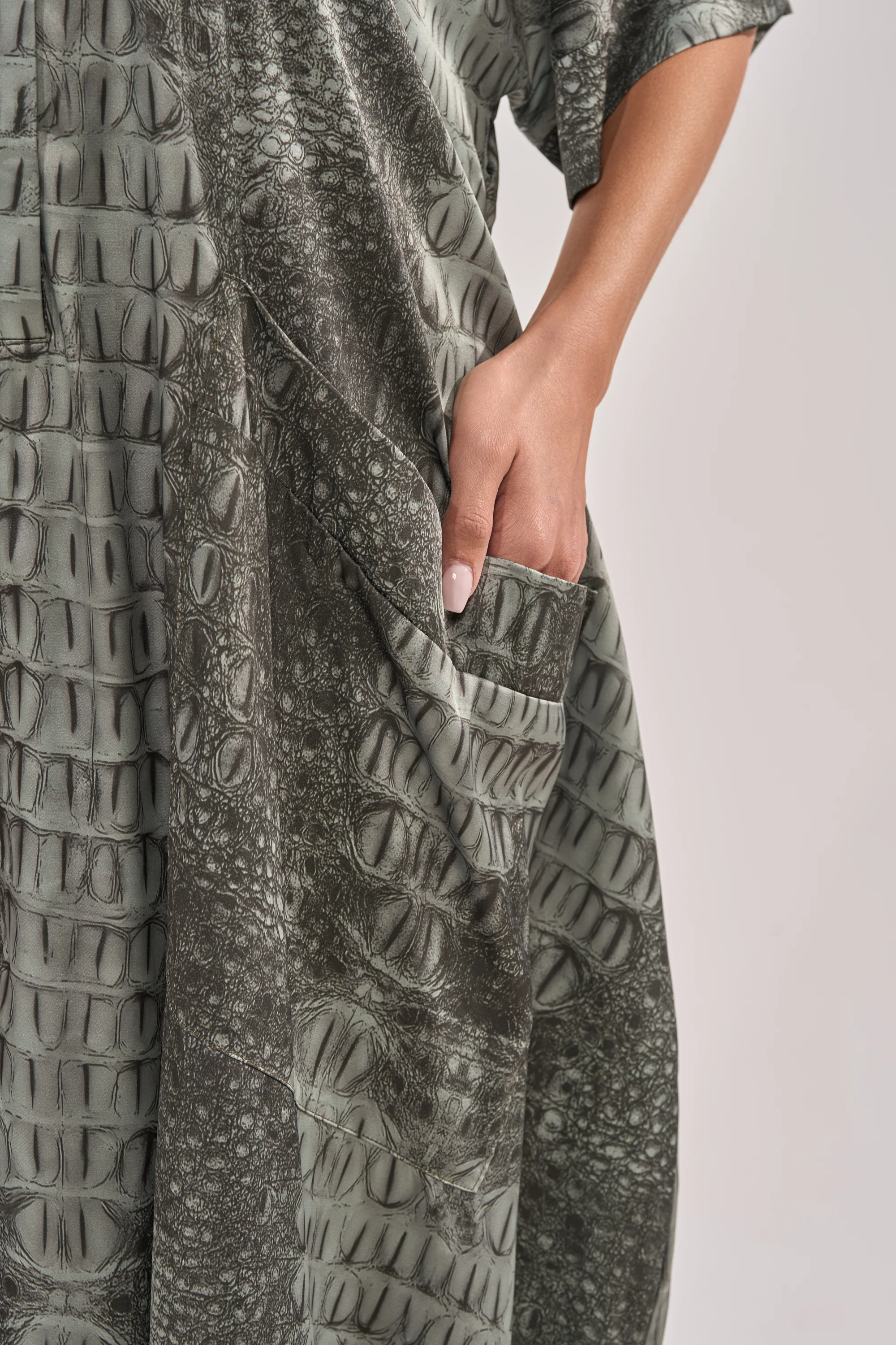 SHE'S RICH OVERSIZED JUMPSUIT IN SNAKE - Image 7