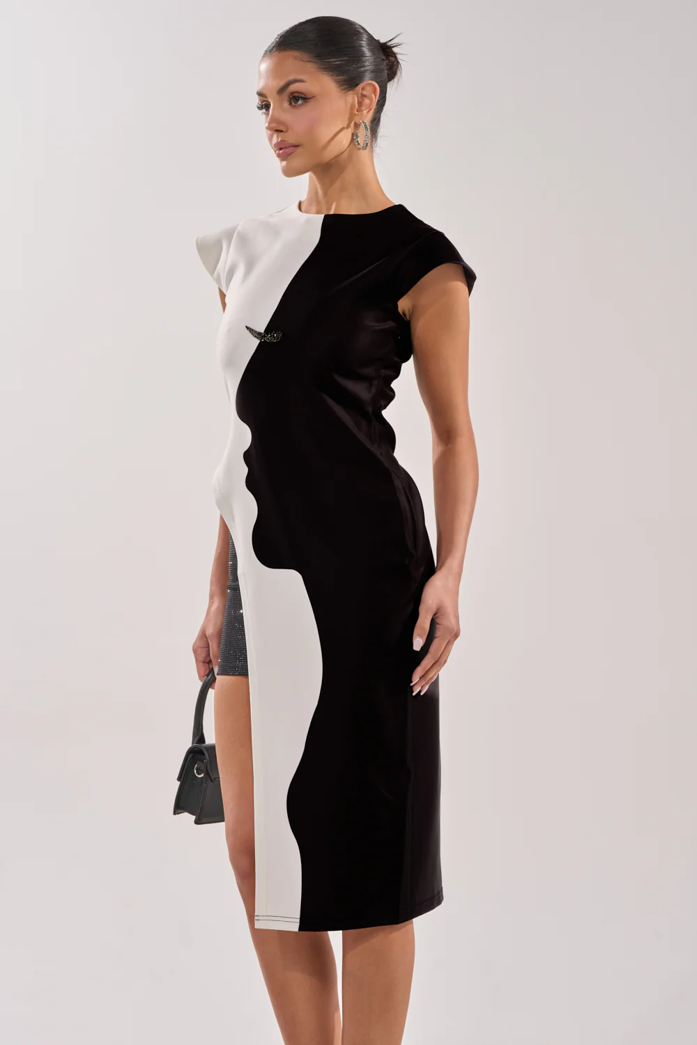 SILHOUETTE LONGLINE TEE - Image 4
