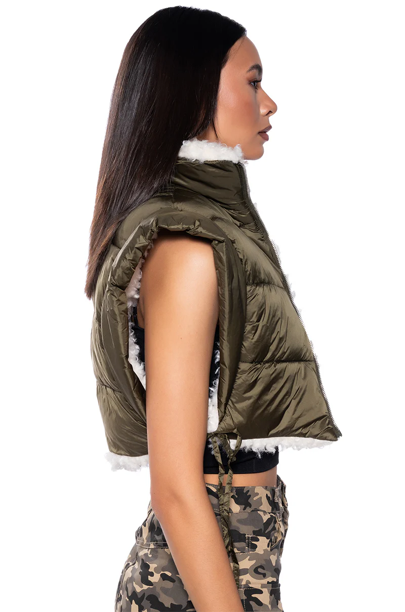 SIMPLY ASPEN SHERPA LINED CROP VEST - Image 5