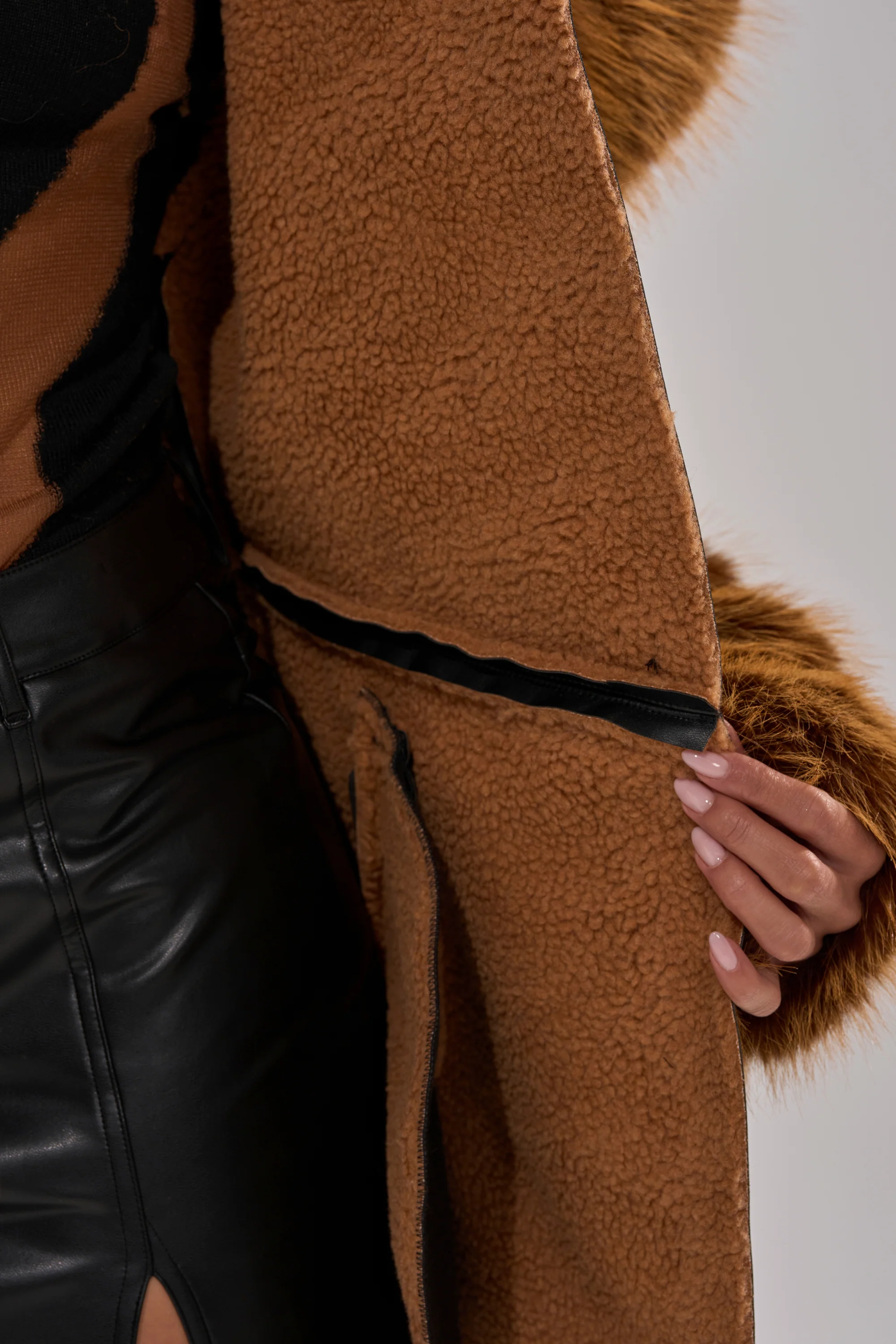 SIREN FUR TRIM TRENCH COAT - Image 10
