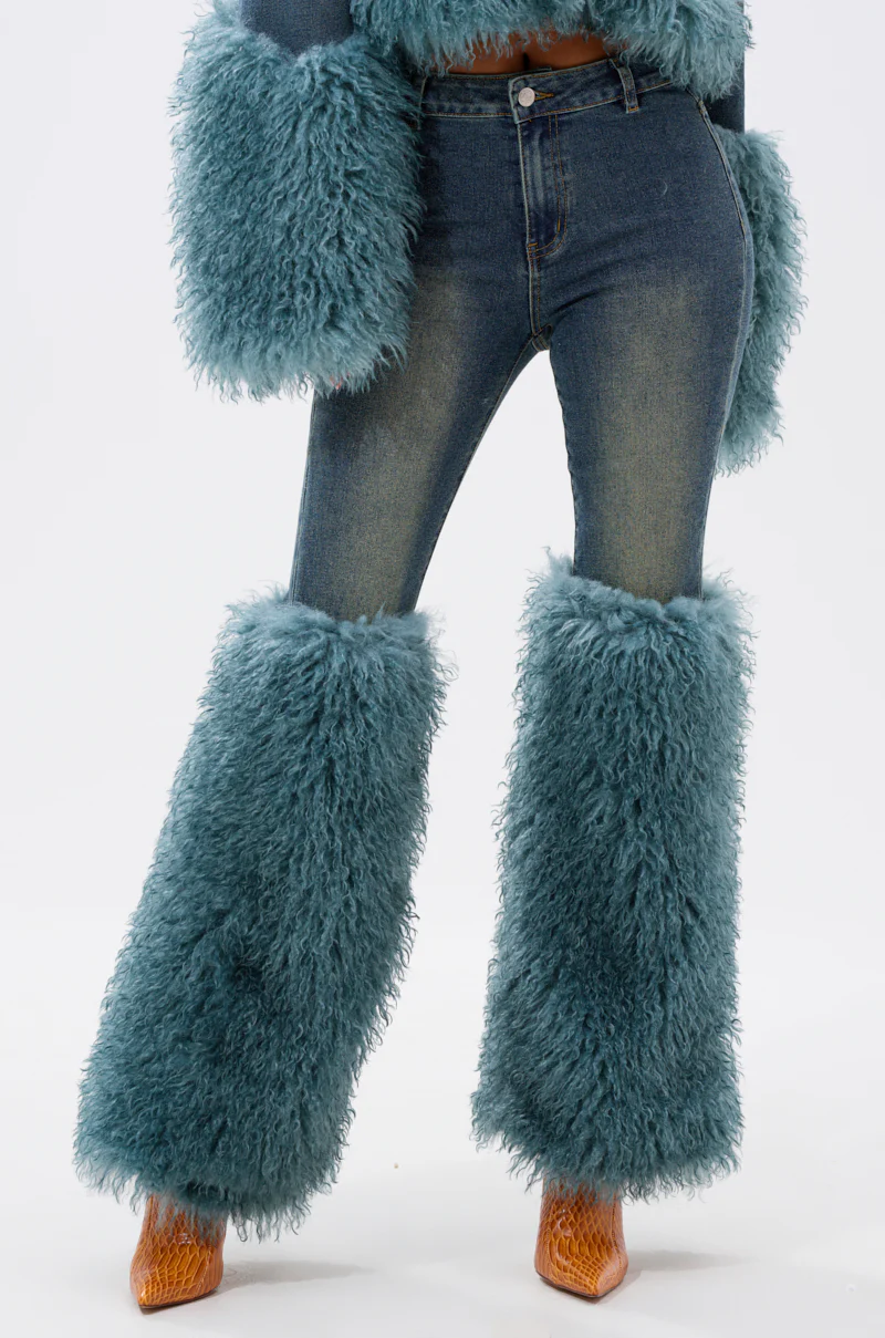 SIT PRETTY FUR TRIM JEANS IN BLUE DENIM - Image 5