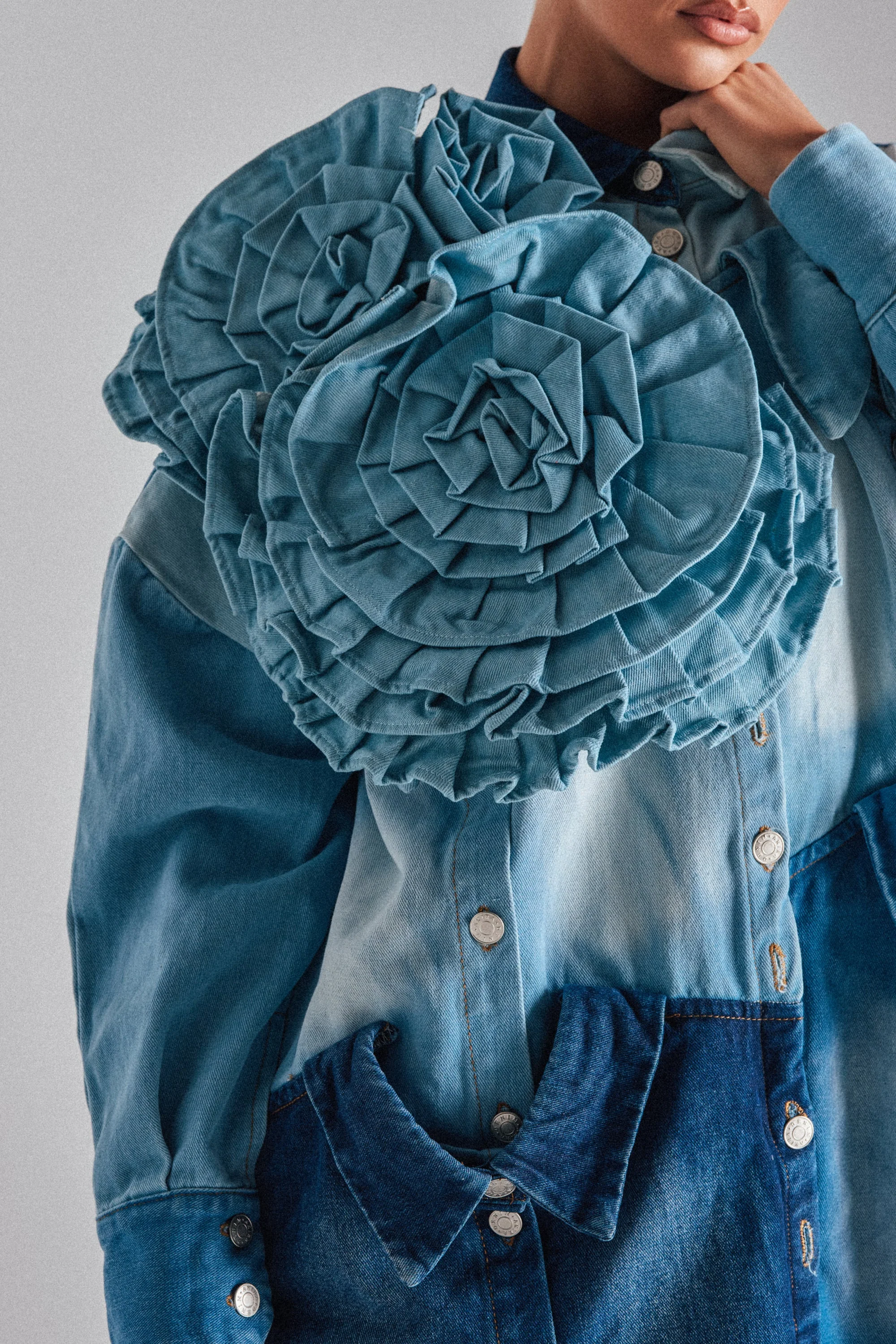 SO FINE DENIM BROOCH - Image 3