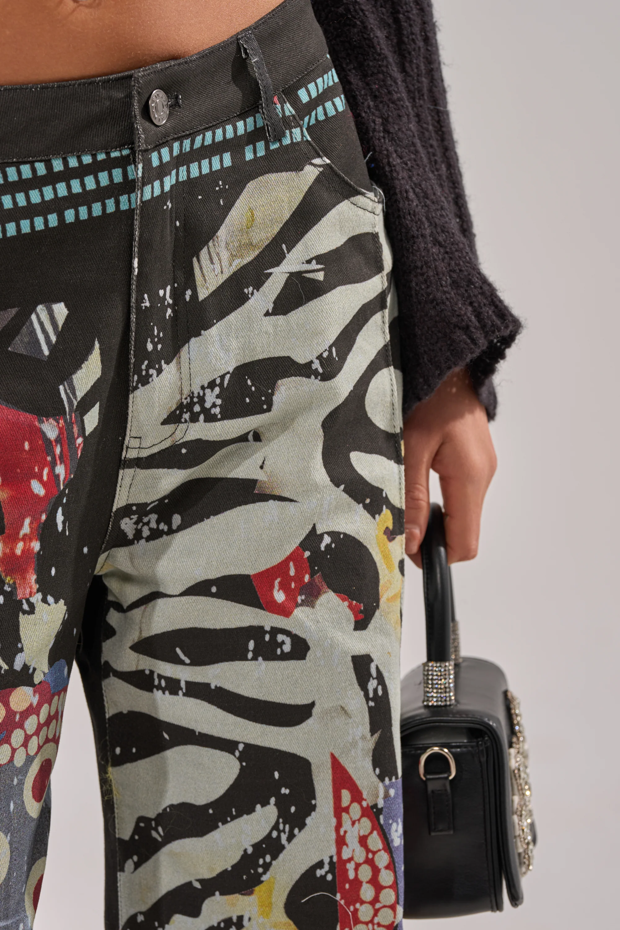 SOMETHING DIFFERENT PRINTED BLACK WASH JEANS - Image 9