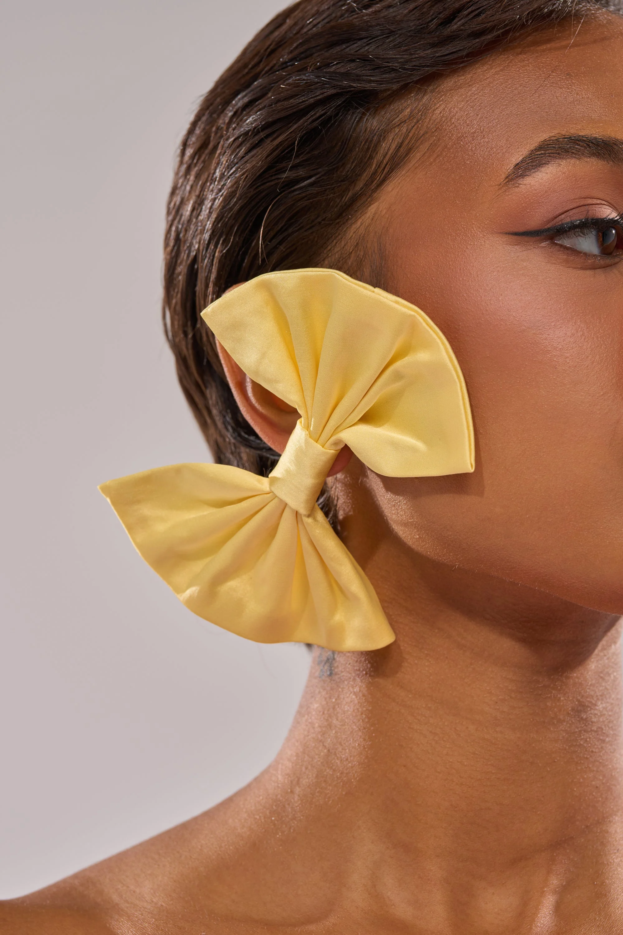 SPRING SZN BOW EARRINGS - Image 2