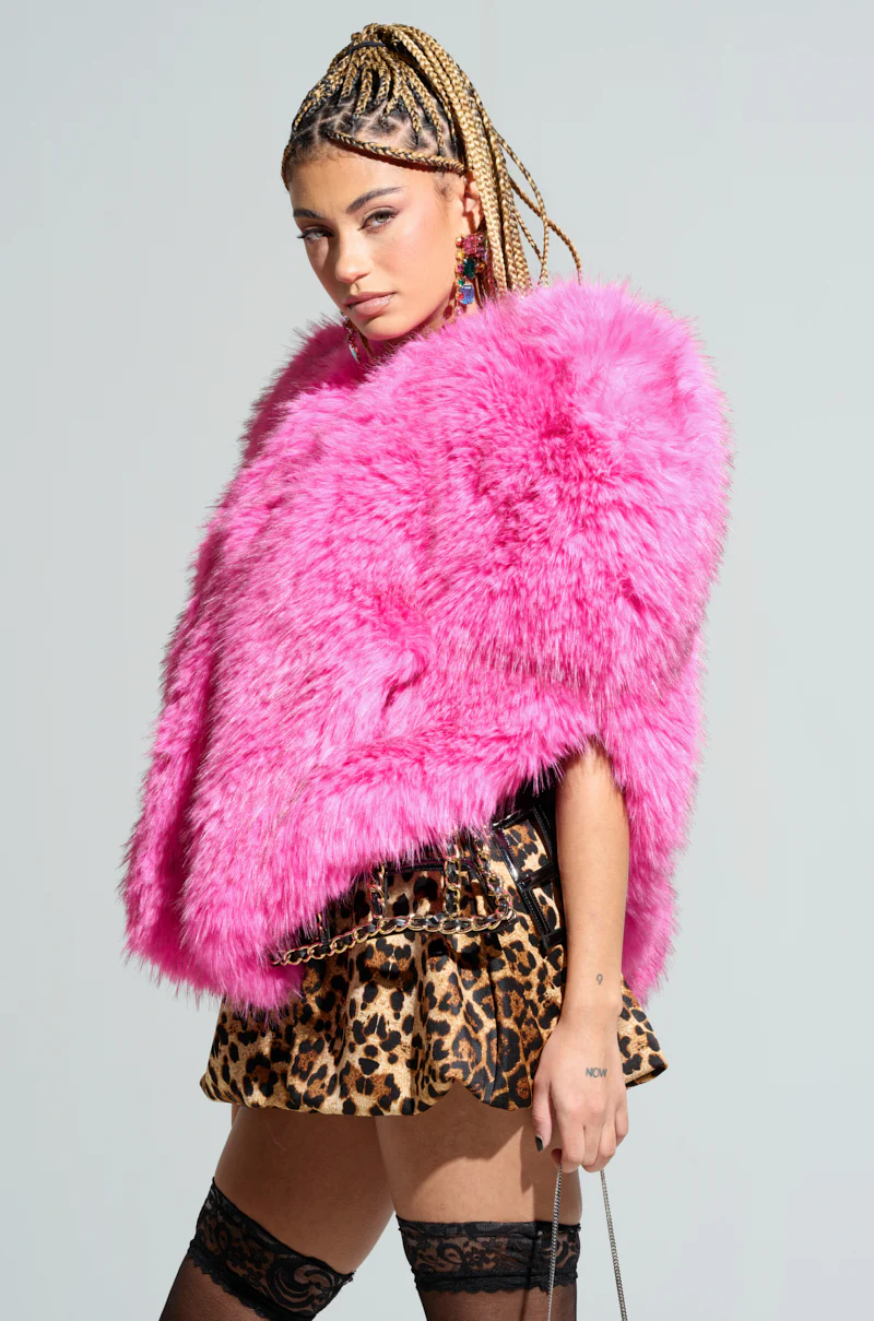 STAR CROSSED LOVER FAUX FUR HEART VEST - Image 3