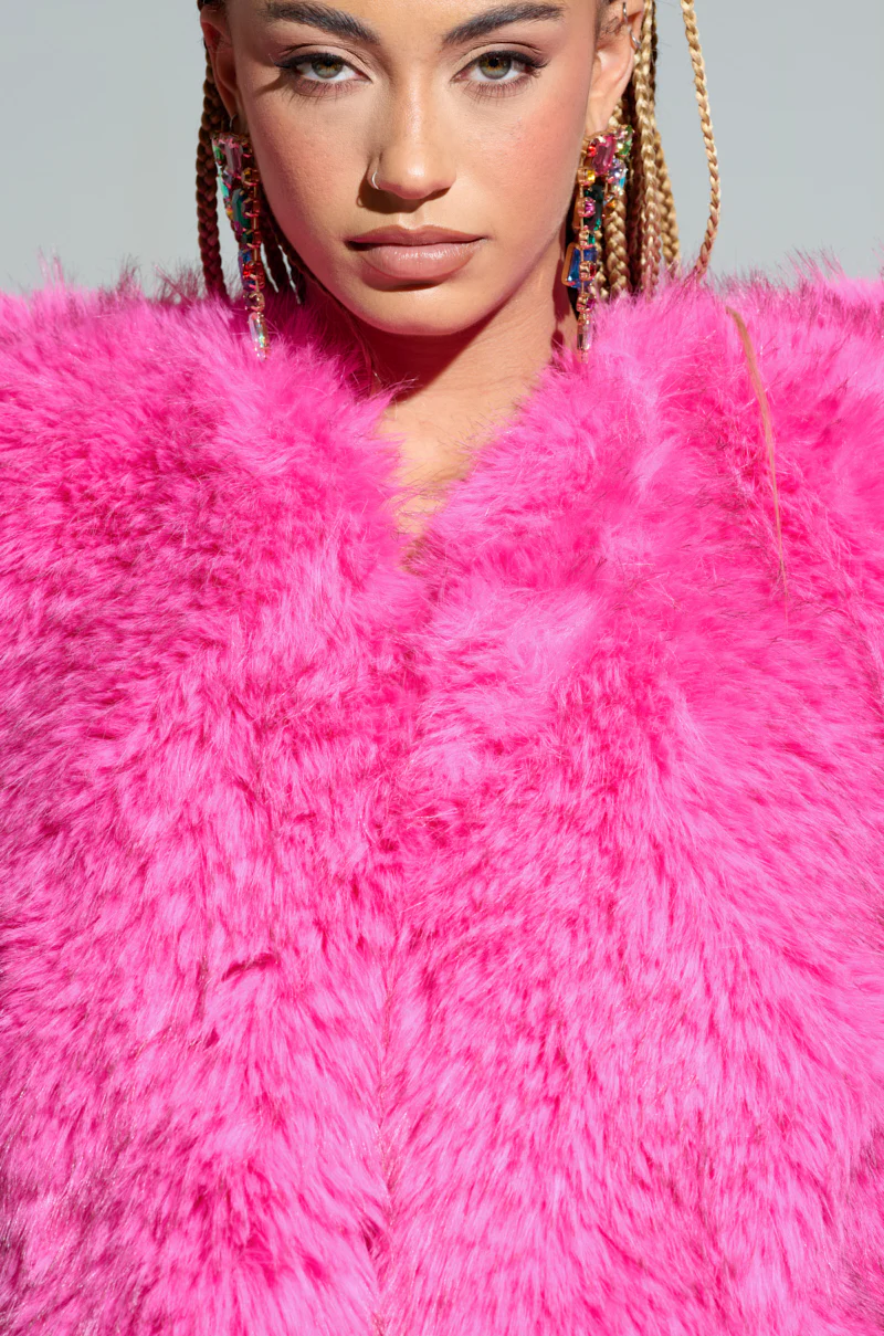 STAR CROSSED LOVER FAUX FUR HEART VEST - Image 7