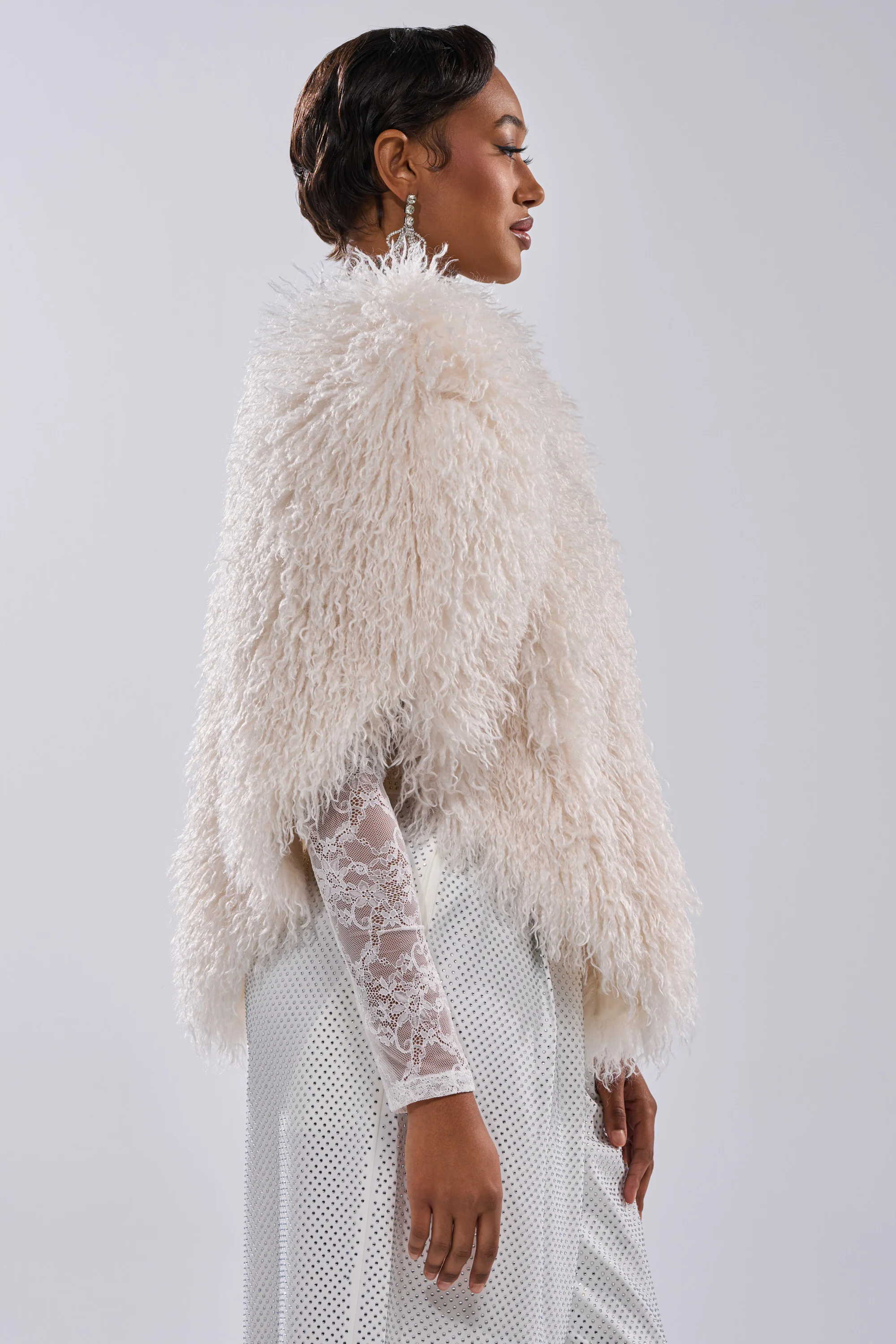 STAR CROSSED LOVER FAUX FUR VEST IN IVORY - Image 10